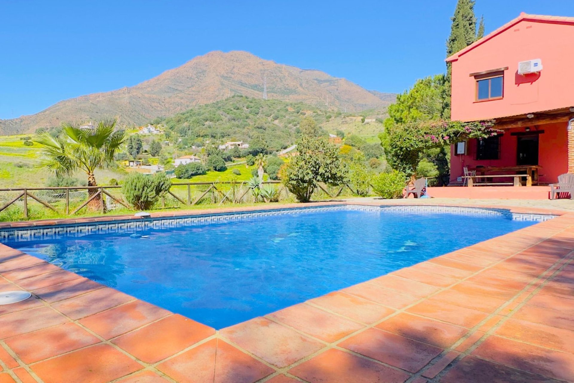 Resale - House - Detached Villa - Estepona - Estepona Centro