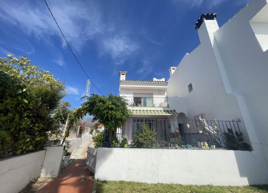 Resale - House - Detached Villa - Estepona - Estepona Centro