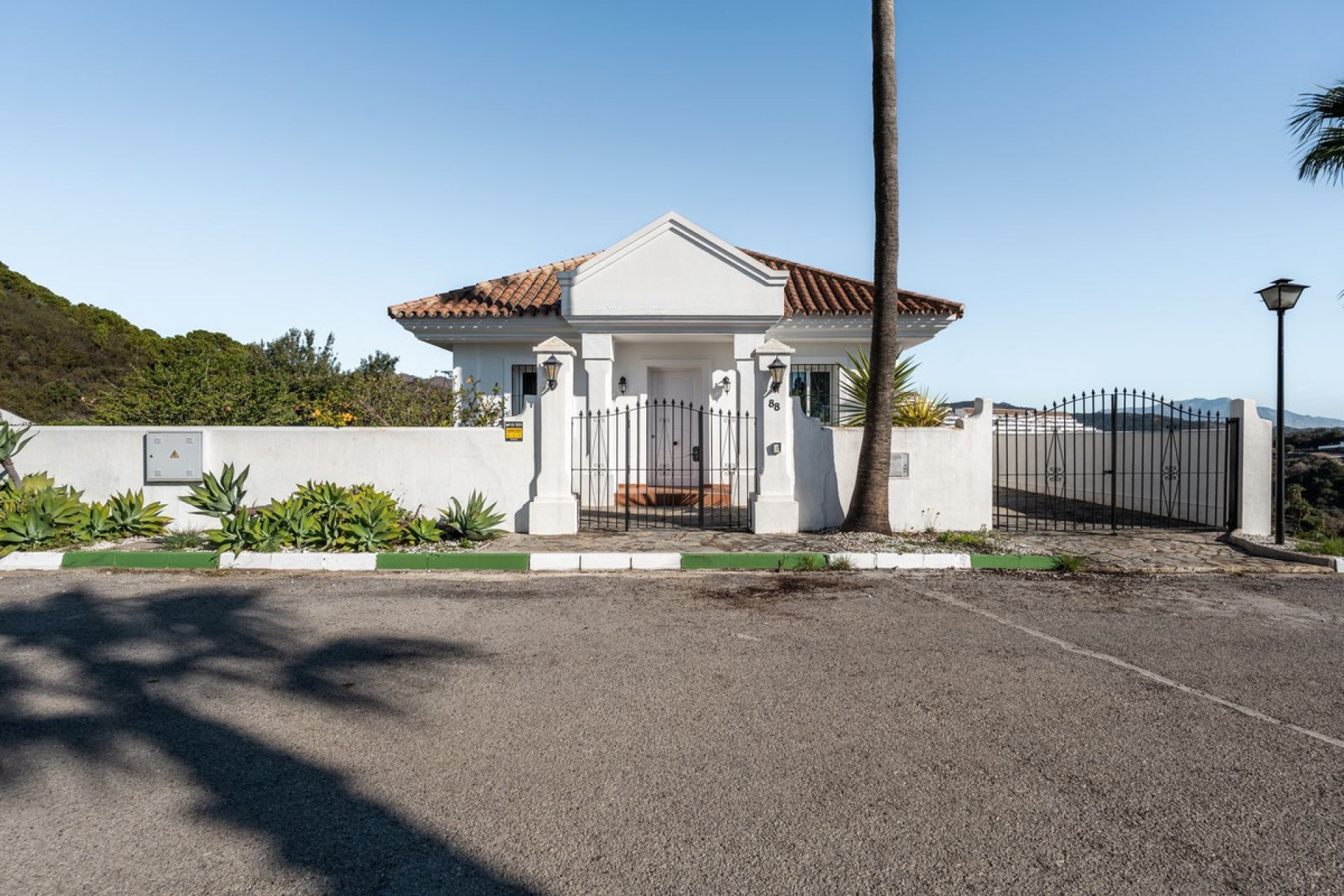 Resale - House - Detached Villa - Estepona - Estepona Centro