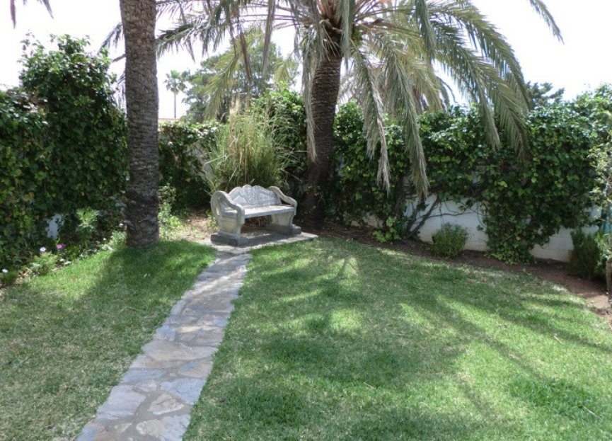 Resale - House - Detached Villa - Estepona - Estepona Centro