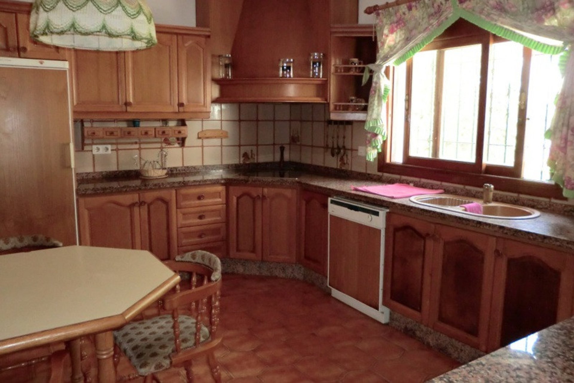 Resale - House - Detached Villa - Estepona - Estepona Centro