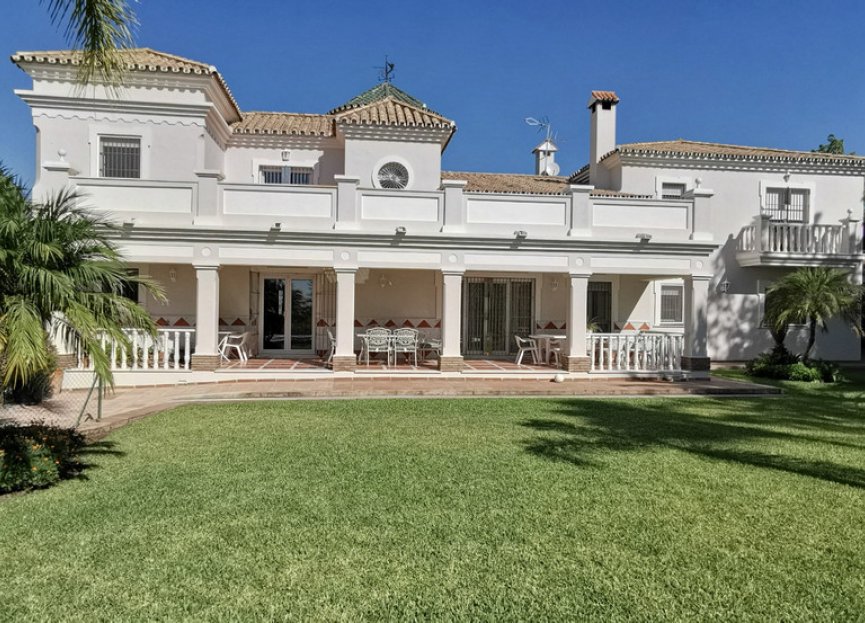 Resale - House - Detached Villa - Estepona - Estepona Centro