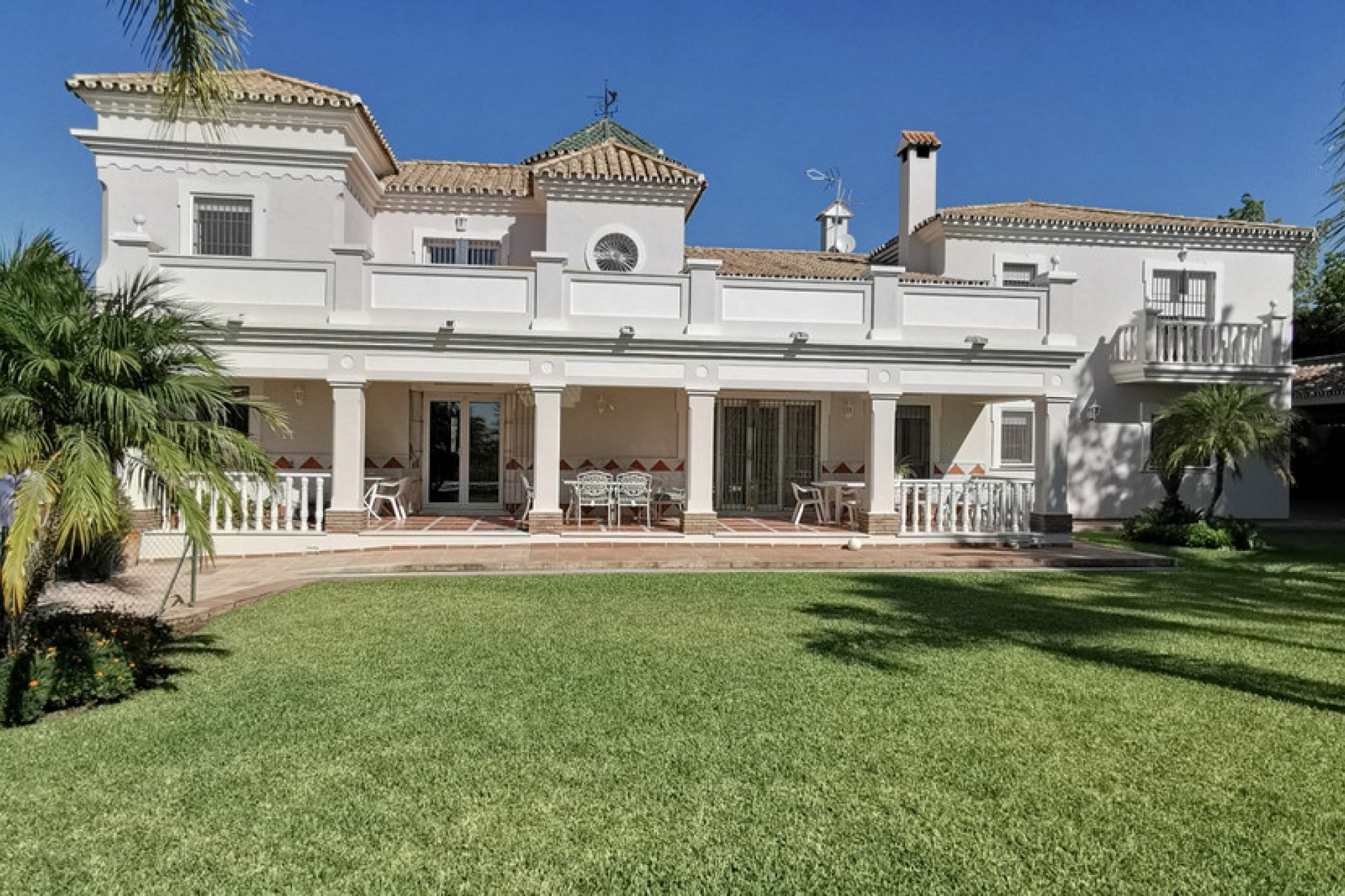 Resale - House - Detached Villa - Estepona - Estepona Centro