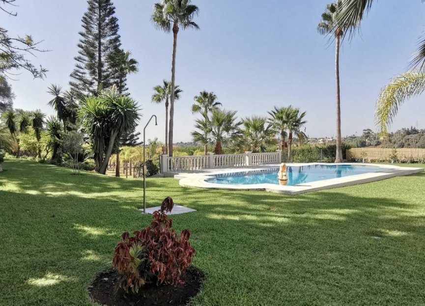 Resale - House - Detached Villa - Estepona - Estepona Centro