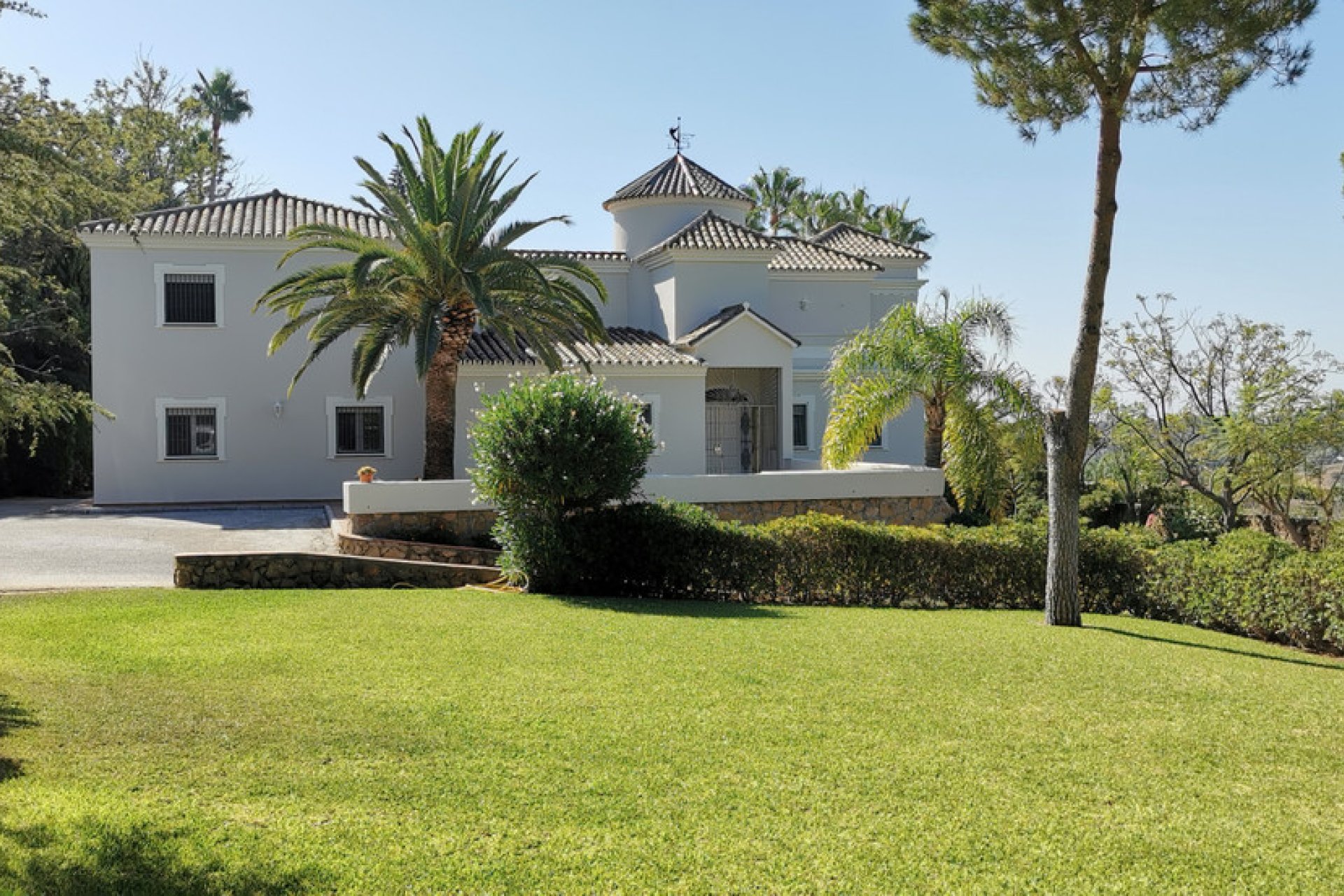 Resale - House - Detached Villa - Estepona - Estepona Centro