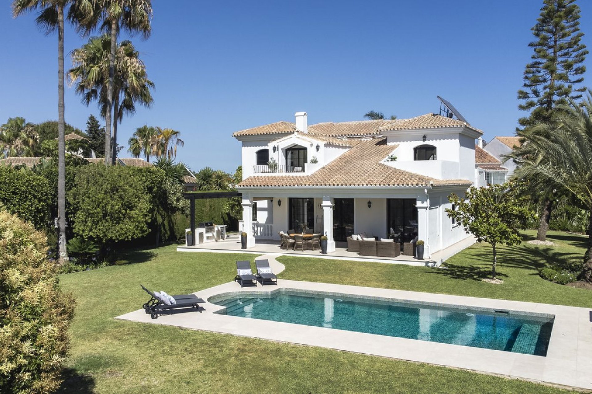 Resale - House - Detached Villa - Estepona - Estepona Centro