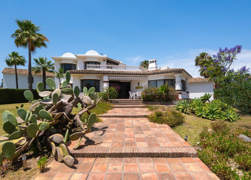 Resale - House - Detached Villa - Estepona - Estepona Centro