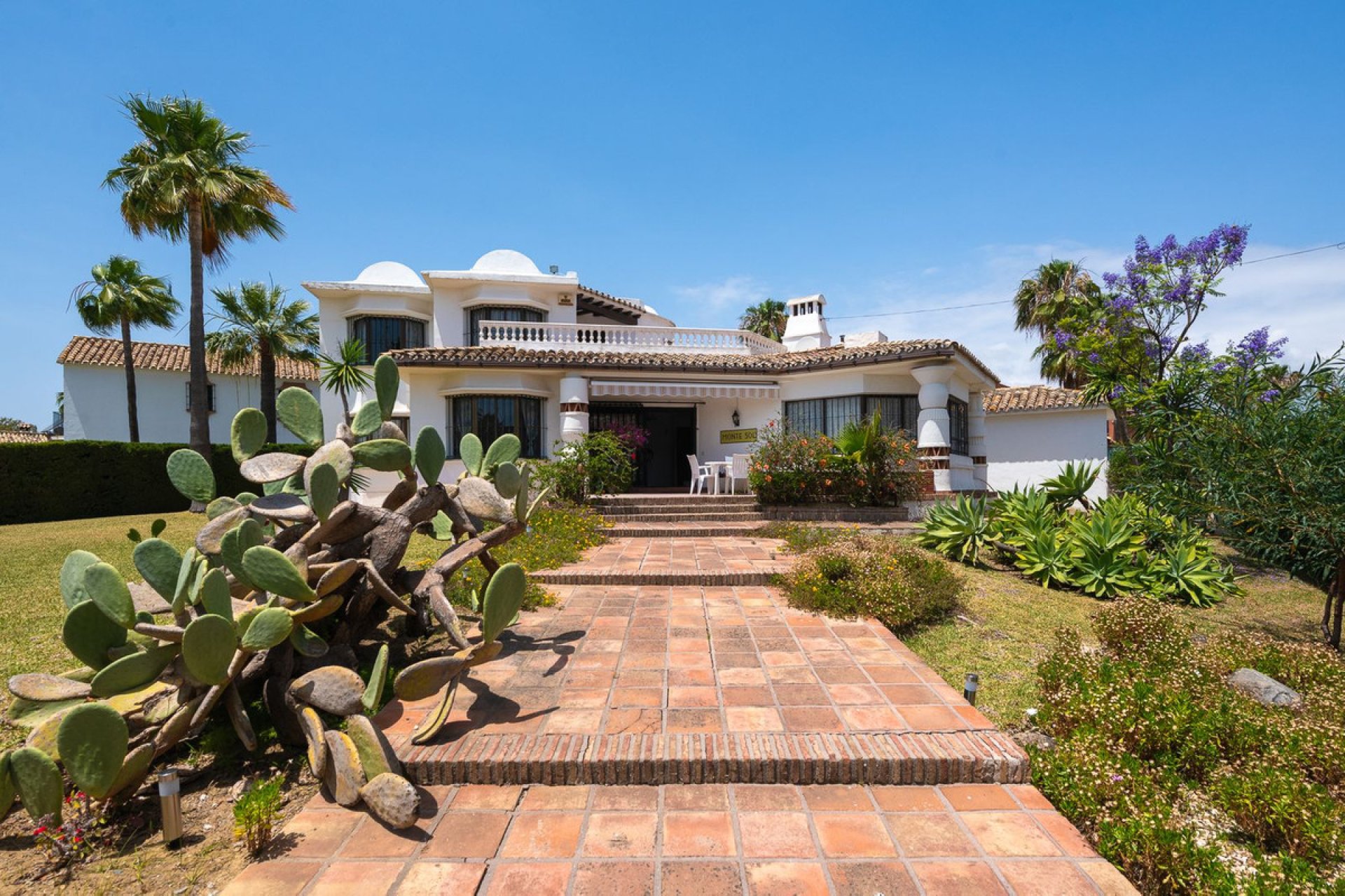 Resale - House - Detached Villa - Estepona - Estepona Centro