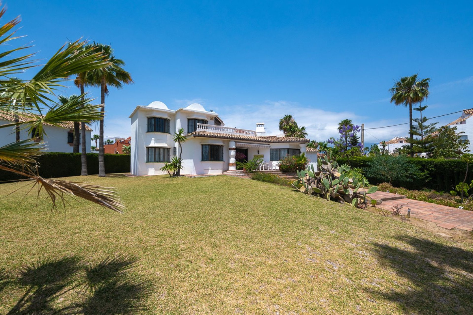 Resale - House - Detached Villa - Estepona - Estepona Centro