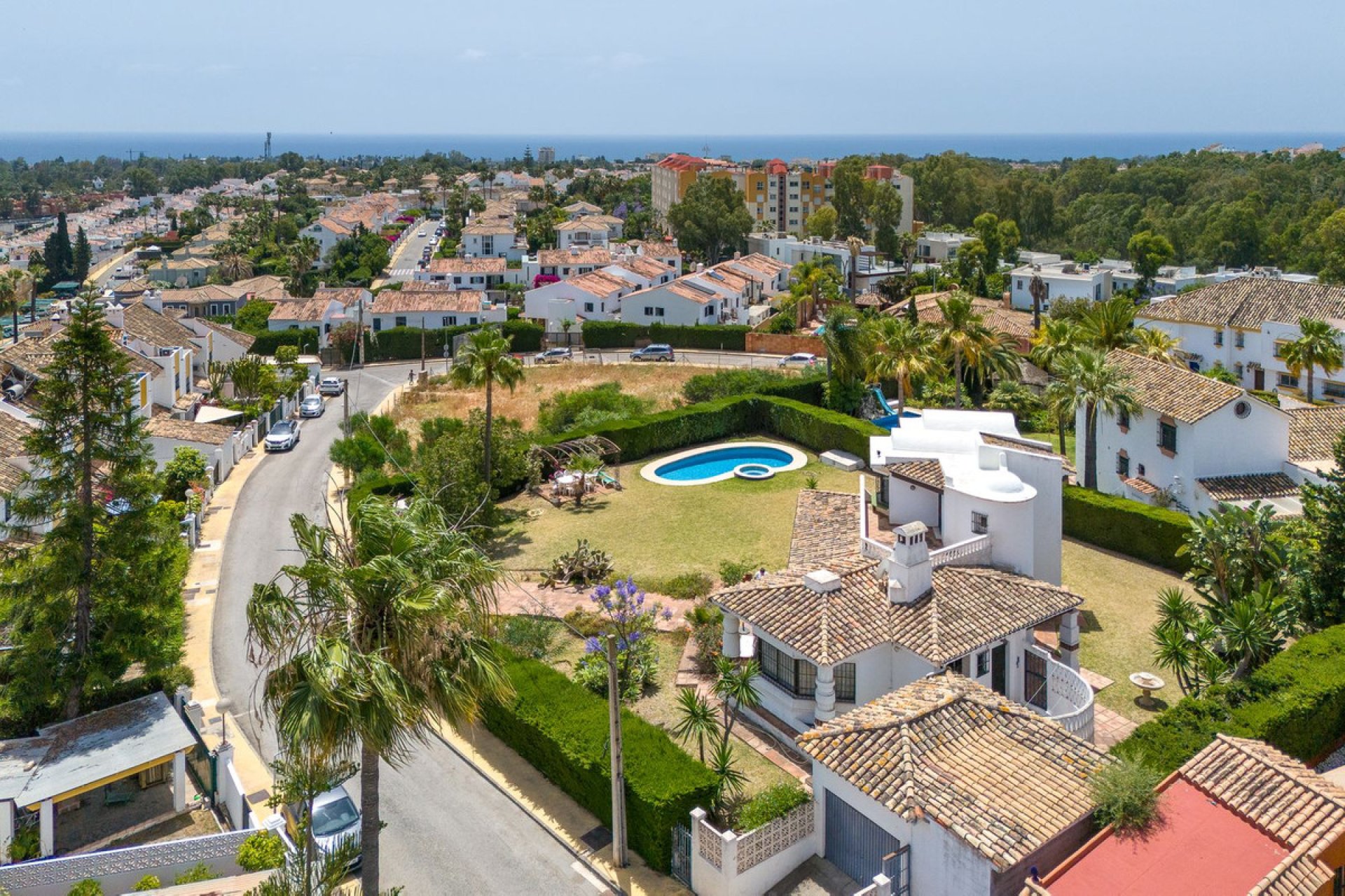 Resale - House - Detached Villa - Estepona - Estepona Centro