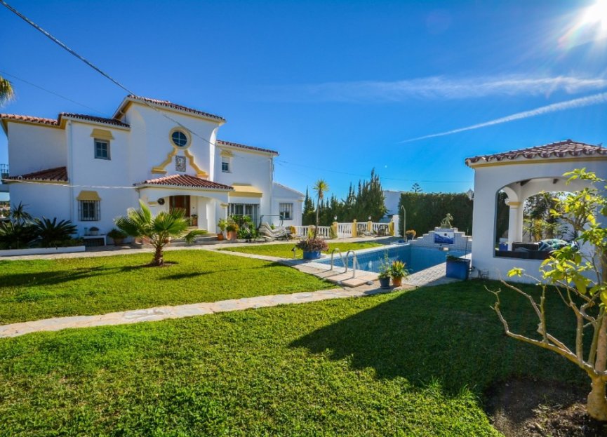 Resale - House - Detached Villa - Estepona - Estepona Centro