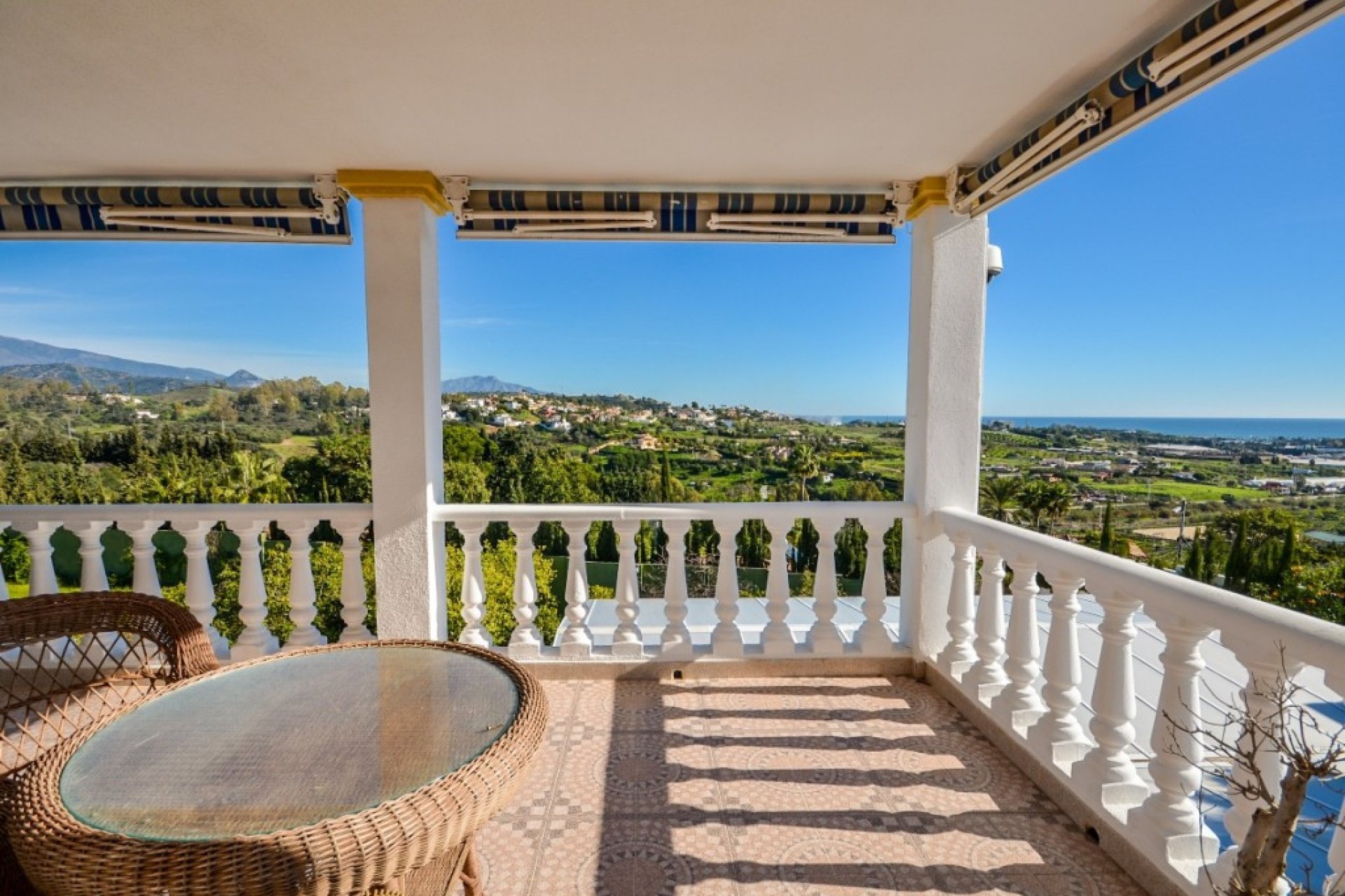 Resale - House - Detached Villa - Estepona - Estepona Centro