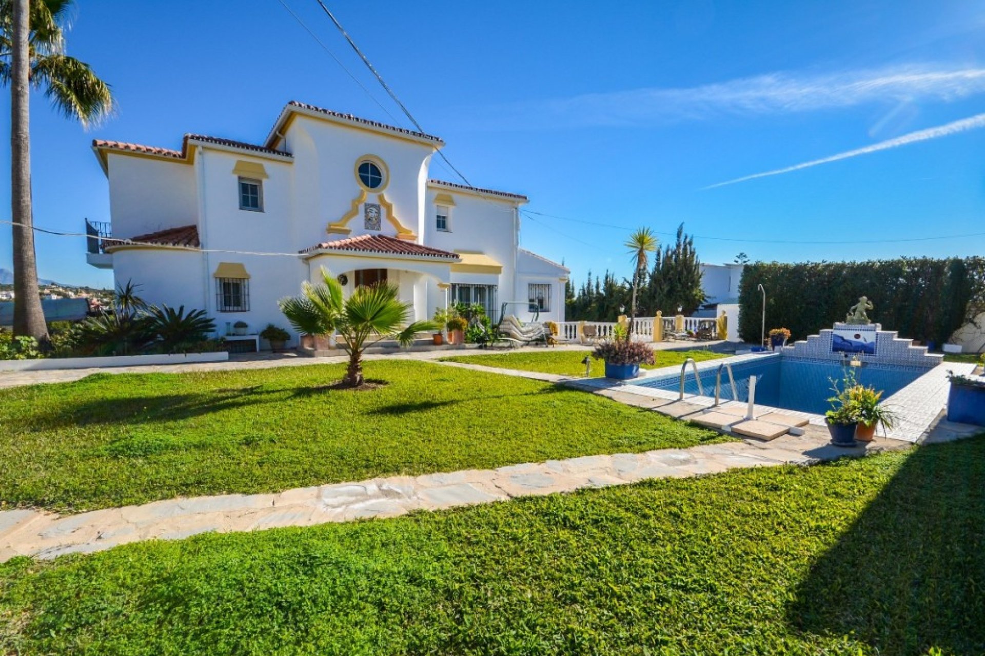 Resale - House - Detached Villa - Estepona - Estepona Centro