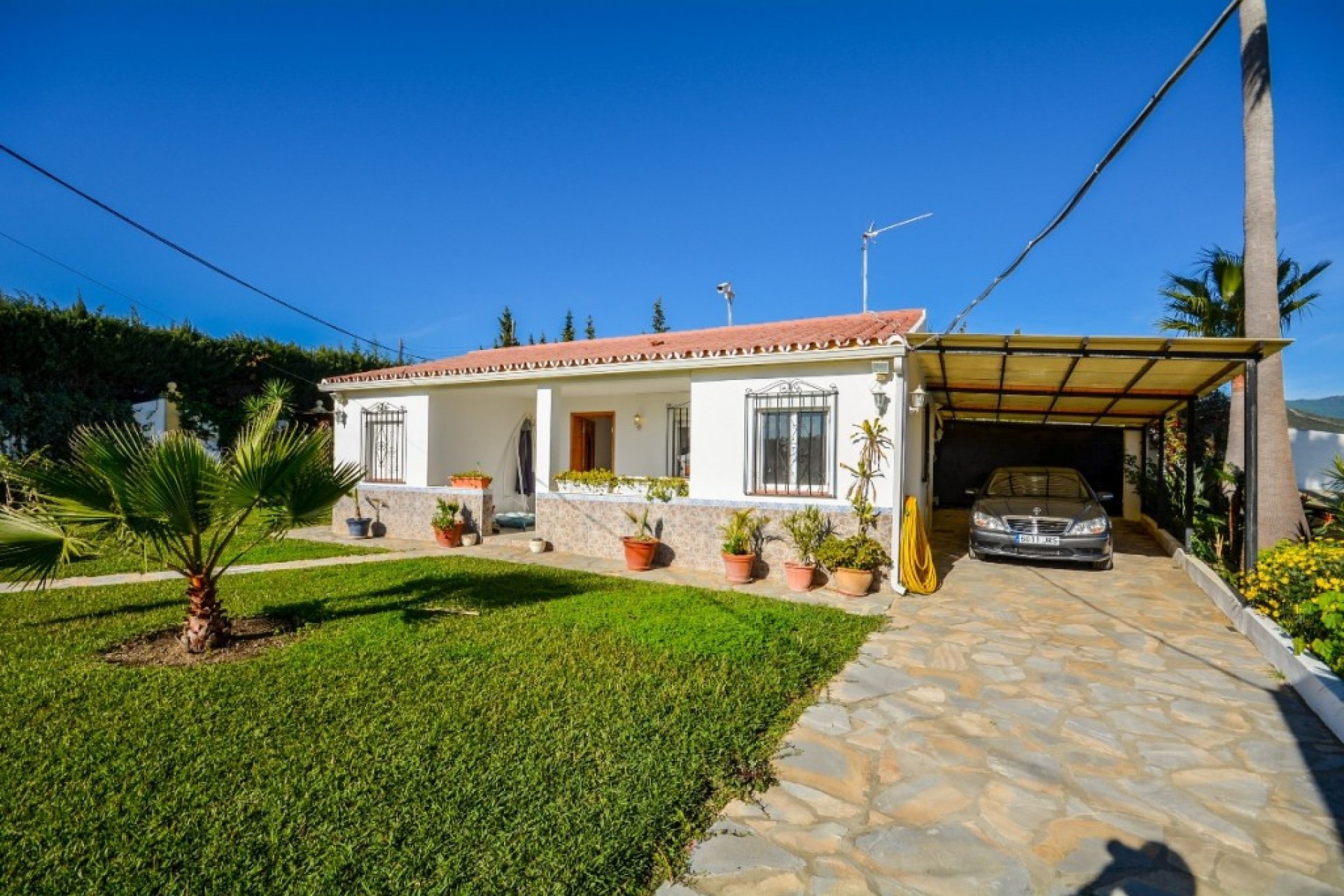 Resale - House - Detached Villa - Estepona - Estepona Centro