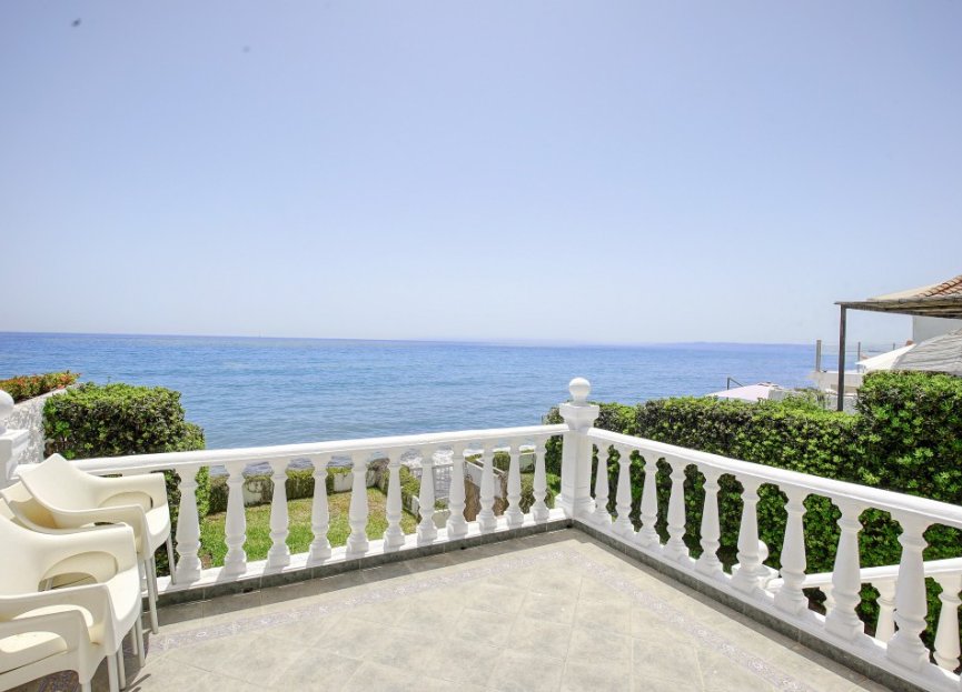 Resale - House - Detached Villa - Estepona - Estepona Centro