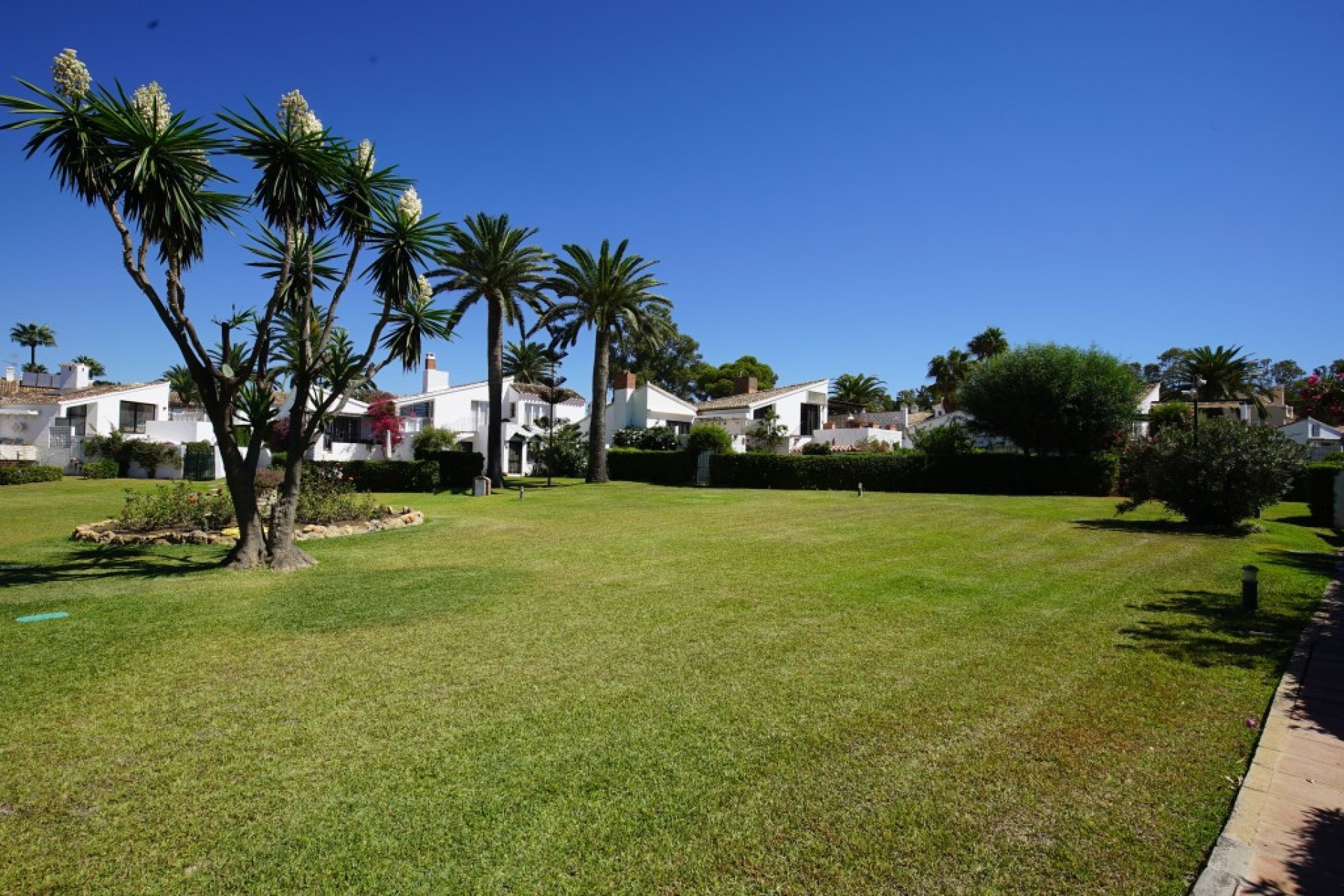 Resale - House - Detached Villa - Estepona - Estepona Centro