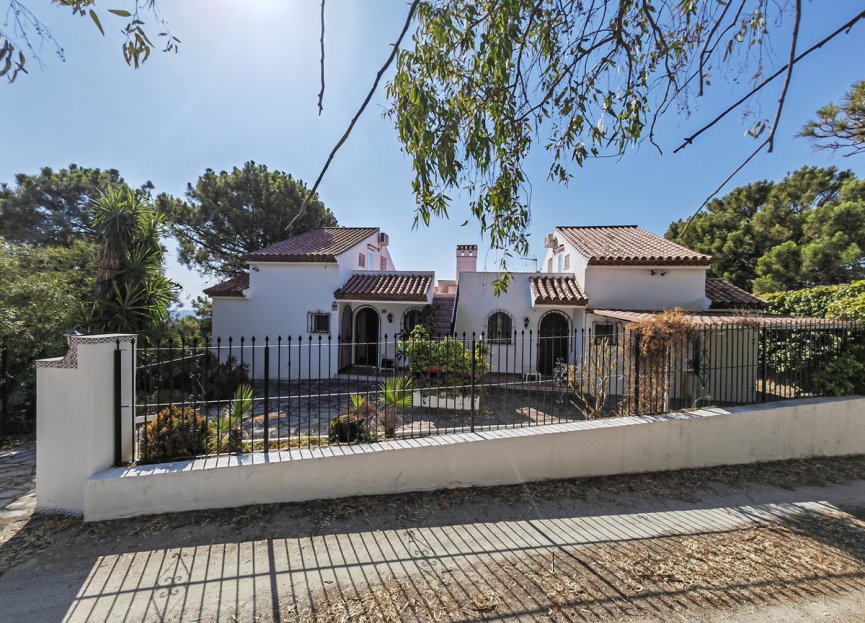 Resale - House - Detached Villa - Estepona - Estepona Centro