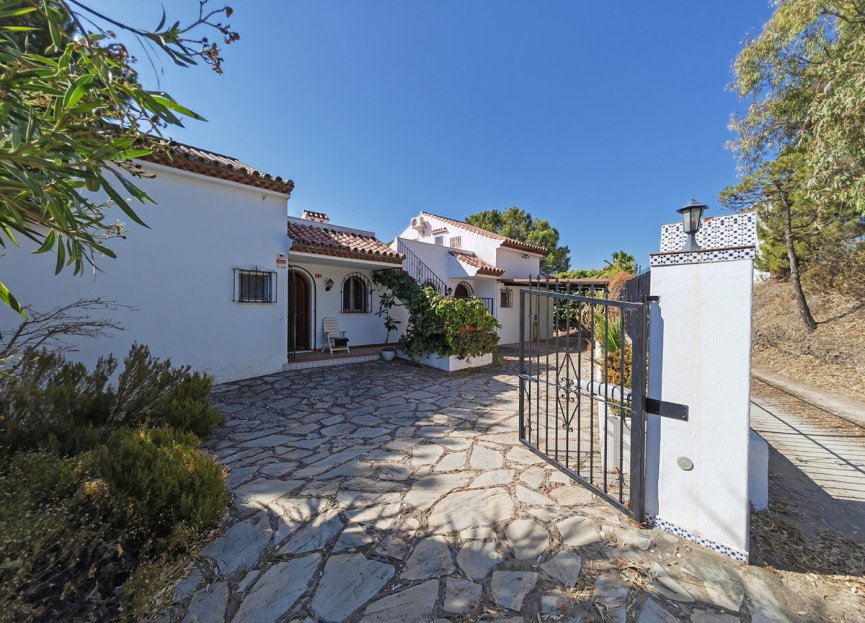 Resale - House - Detached Villa - Estepona - Estepona Centro