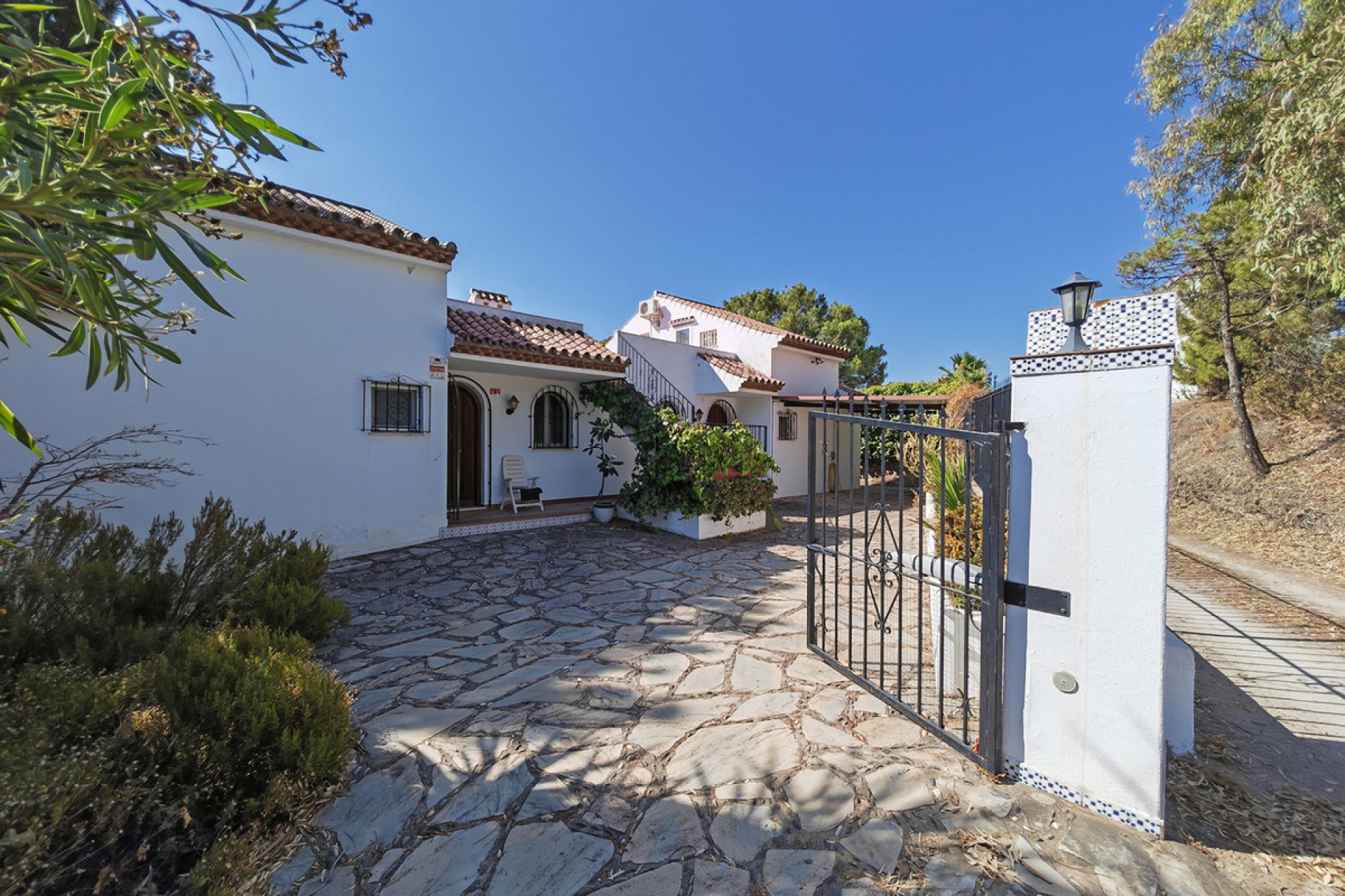 Resale - House - Detached Villa - Estepona - Estepona Centro