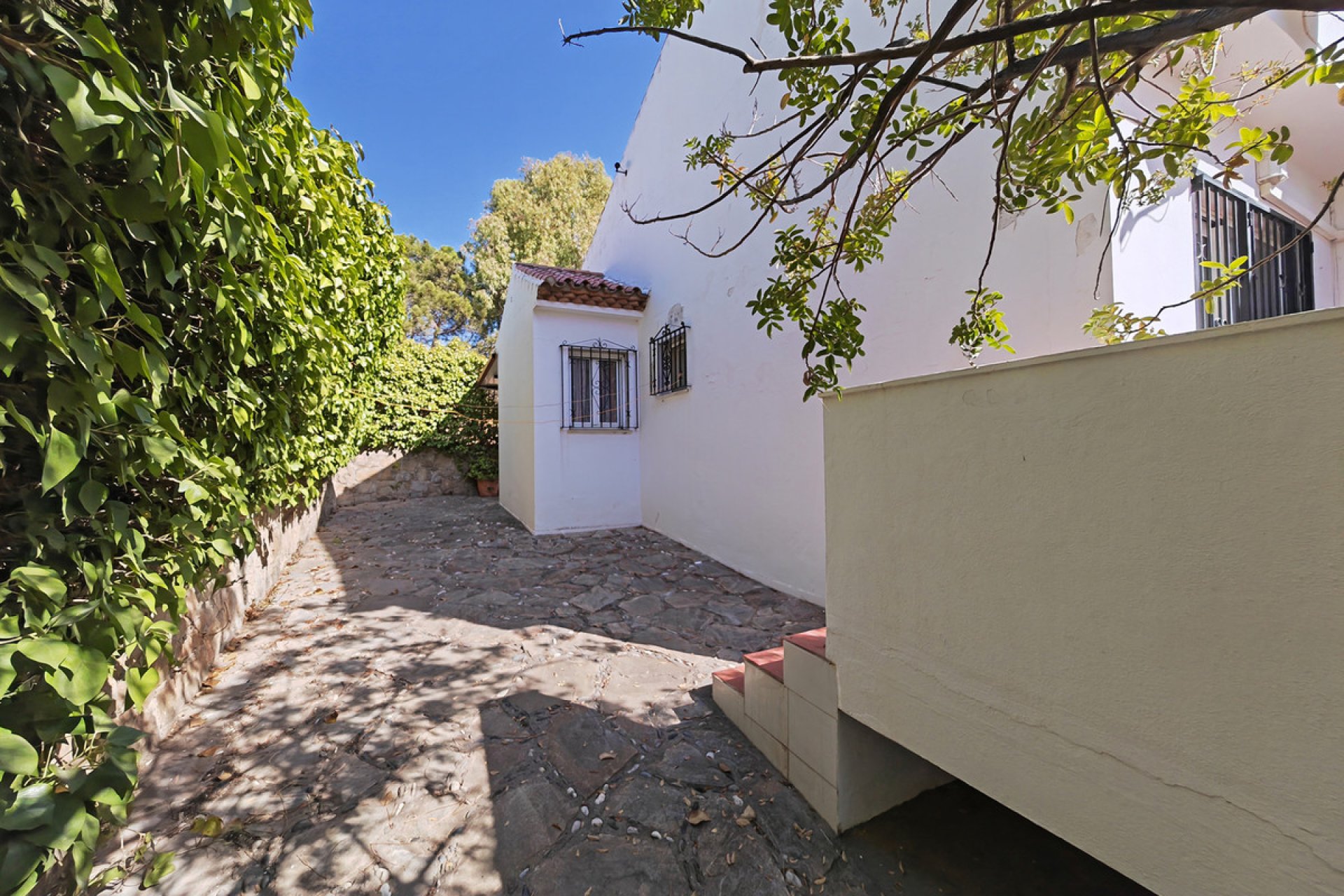 Resale - House - Detached Villa - Estepona - Estepona Centro