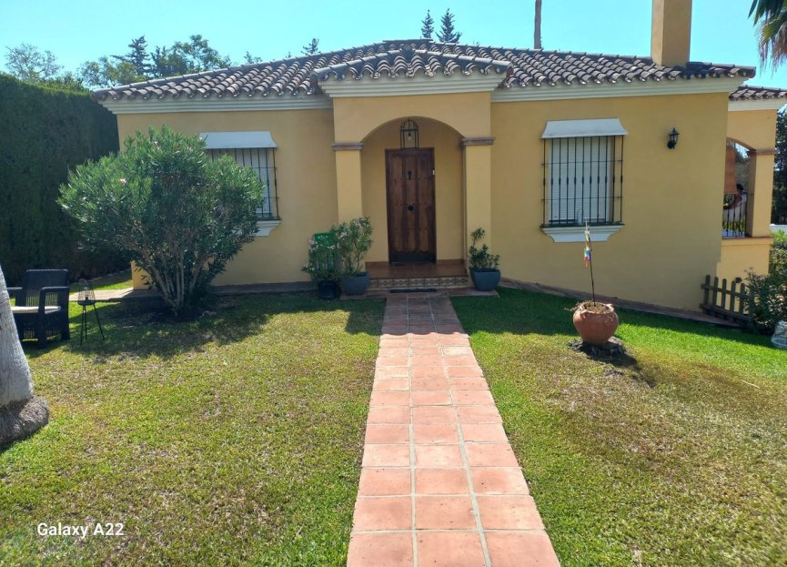 Resale - House - Detached Villa - Estepona - Estepona Centro