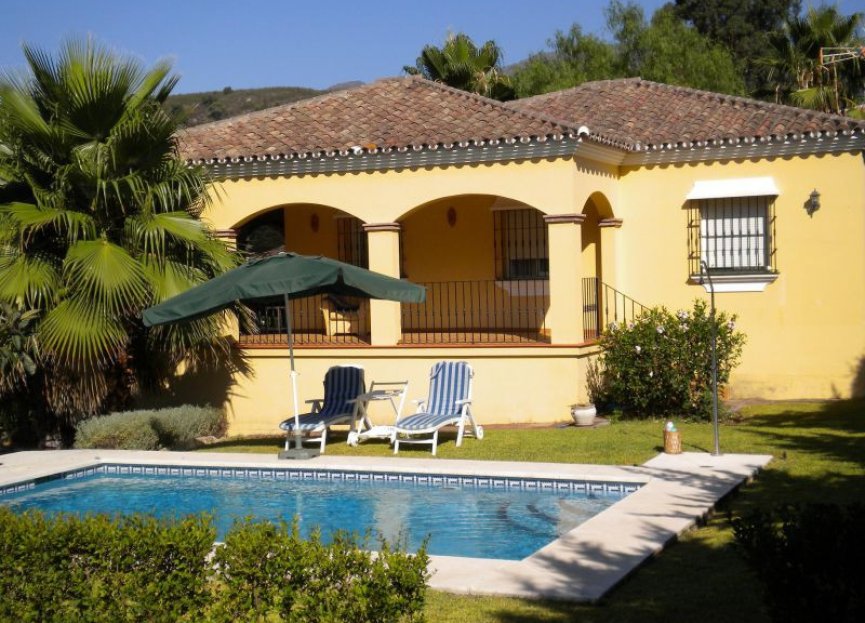 Resale - House - Detached Villa - Estepona - Estepona Centro