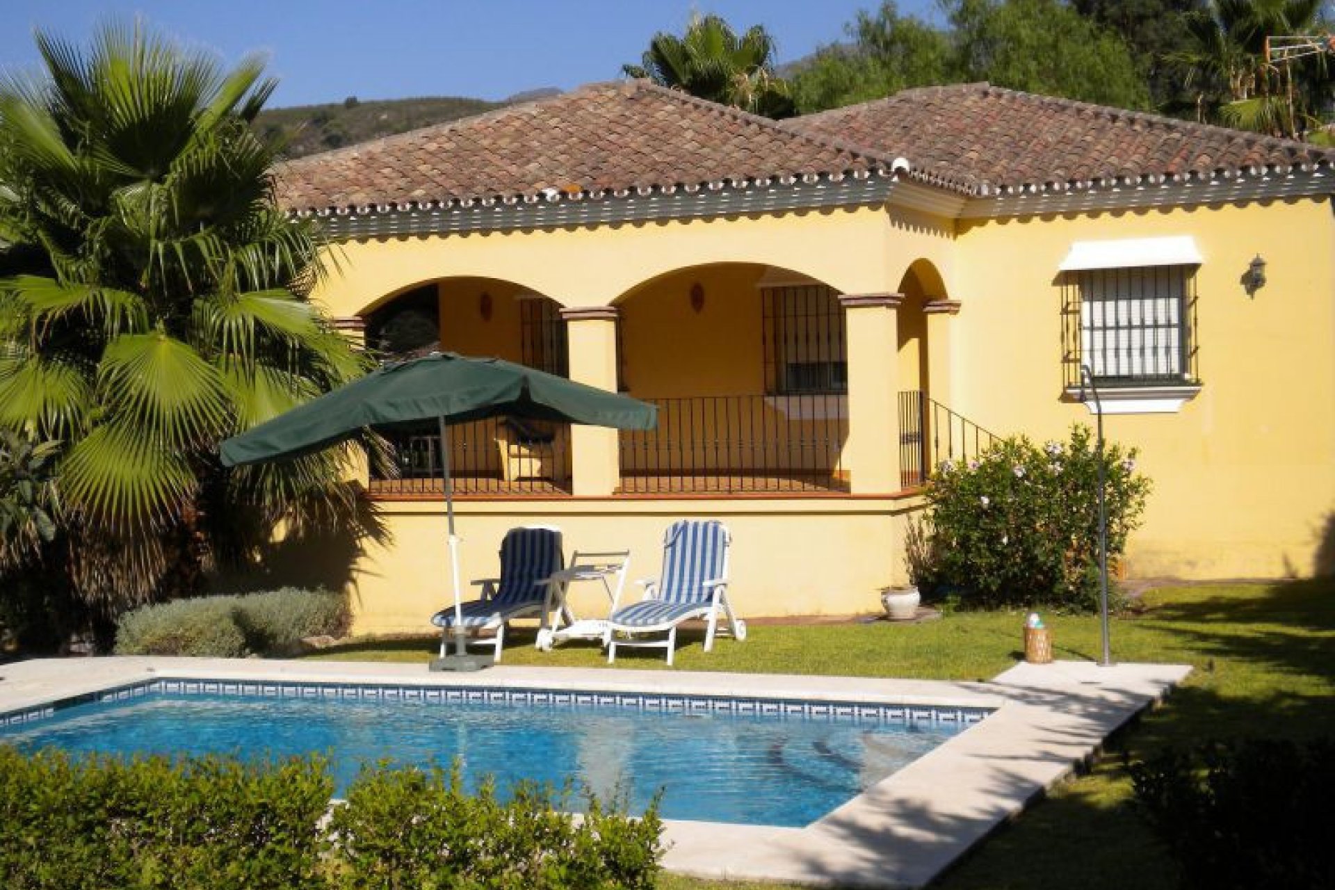 Resale - House - Detached Villa - Estepona - Estepona Centro