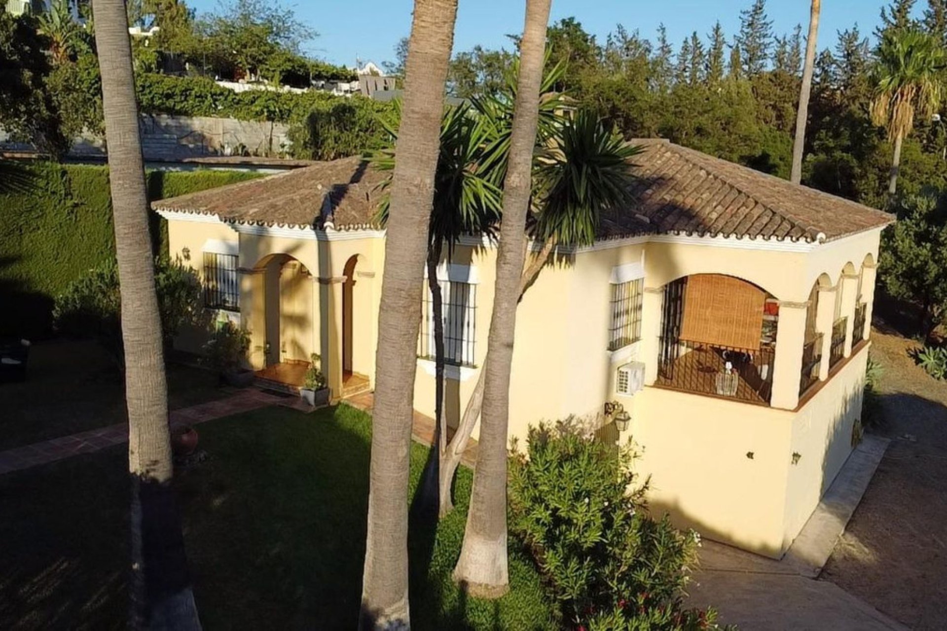 Resale - House - Detached Villa - Estepona - Estepona Centro