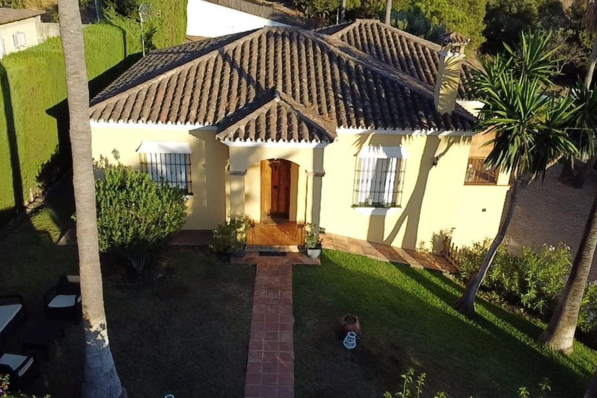 Resale - House - Detached Villa - Estepona - Estepona Centro