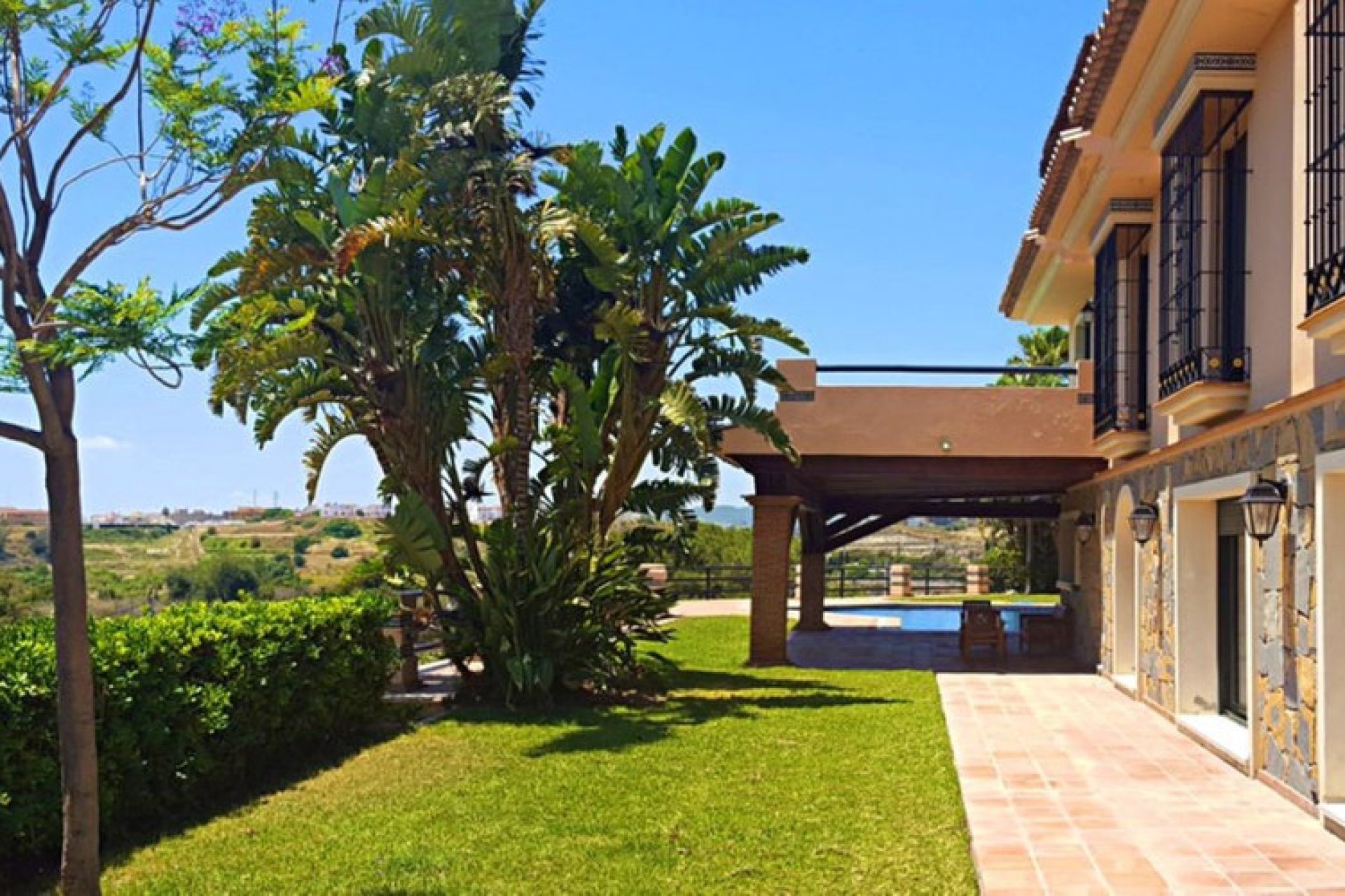 Resale - House - Detached Villa - Estepona - Estepona Centro