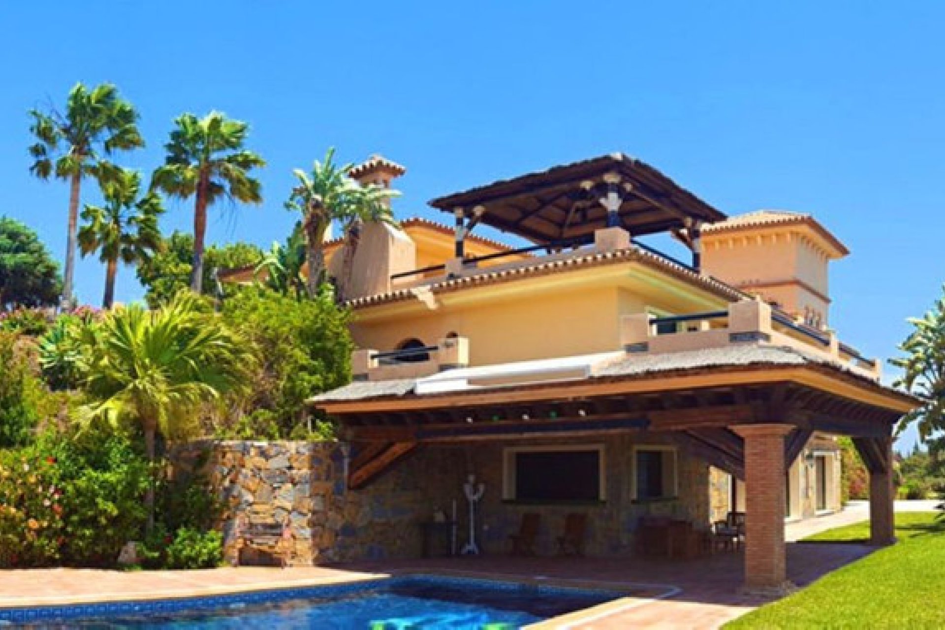 Resale - House - Detached Villa - Estepona - Estepona Centro