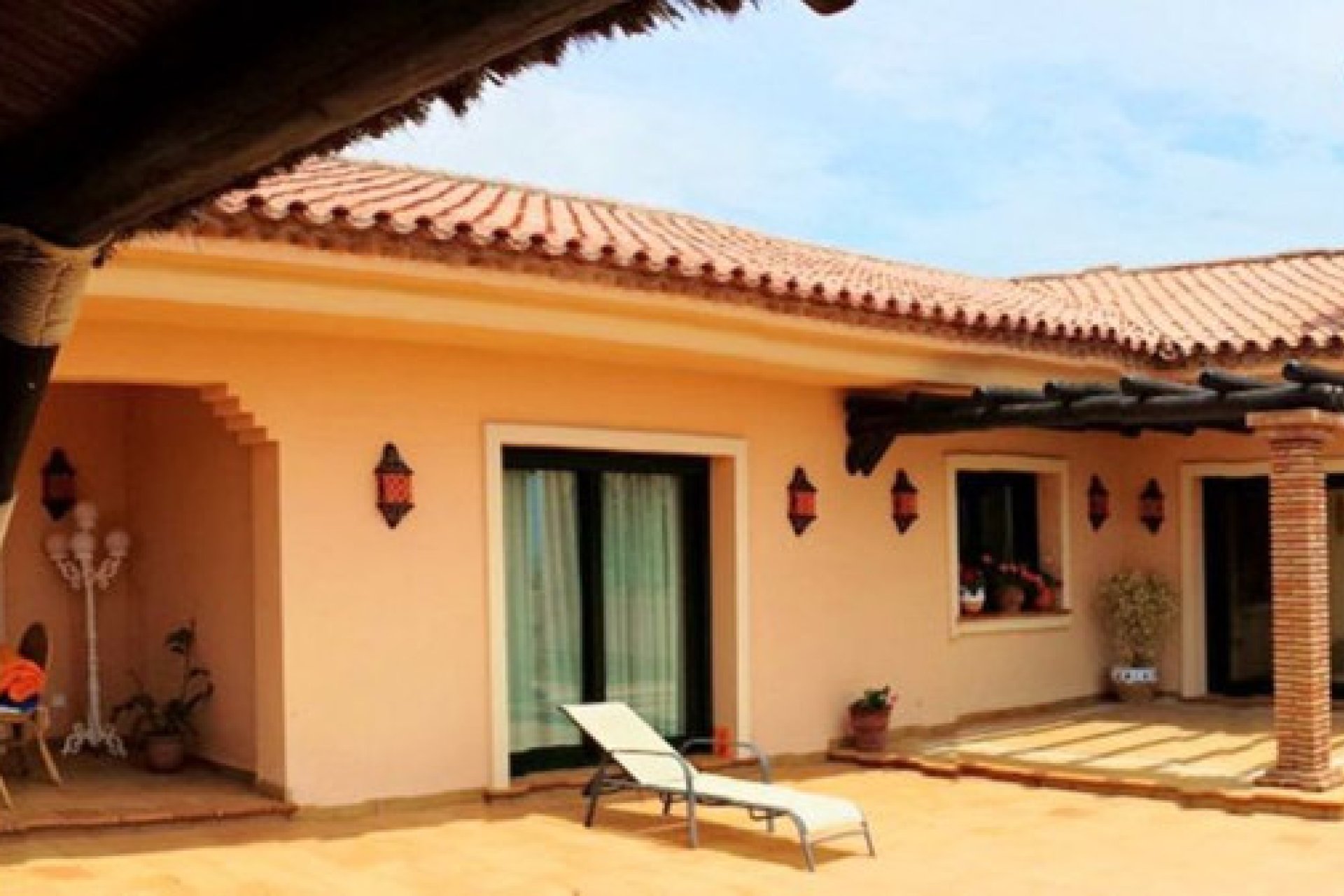 Resale - House - Detached Villa - Estepona - Estepona Centro