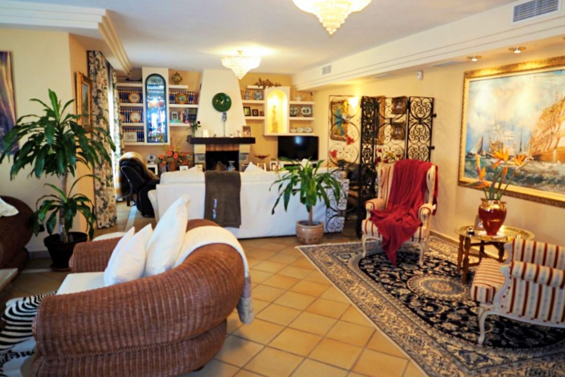 Resale - House - Detached Villa - Estepona - Estepona Centro