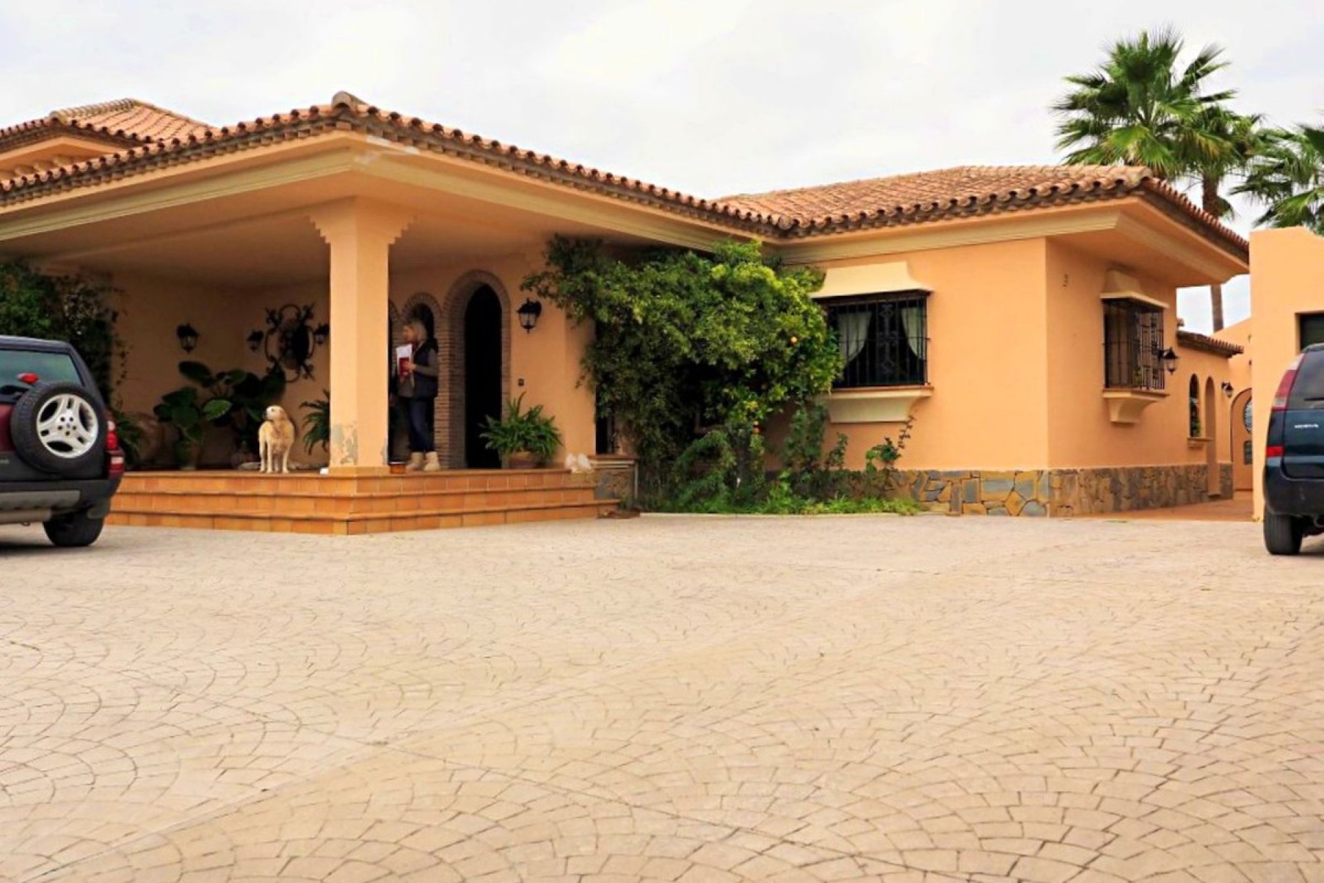 Resale - House - Detached Villa - Estepona - Estepona Centro