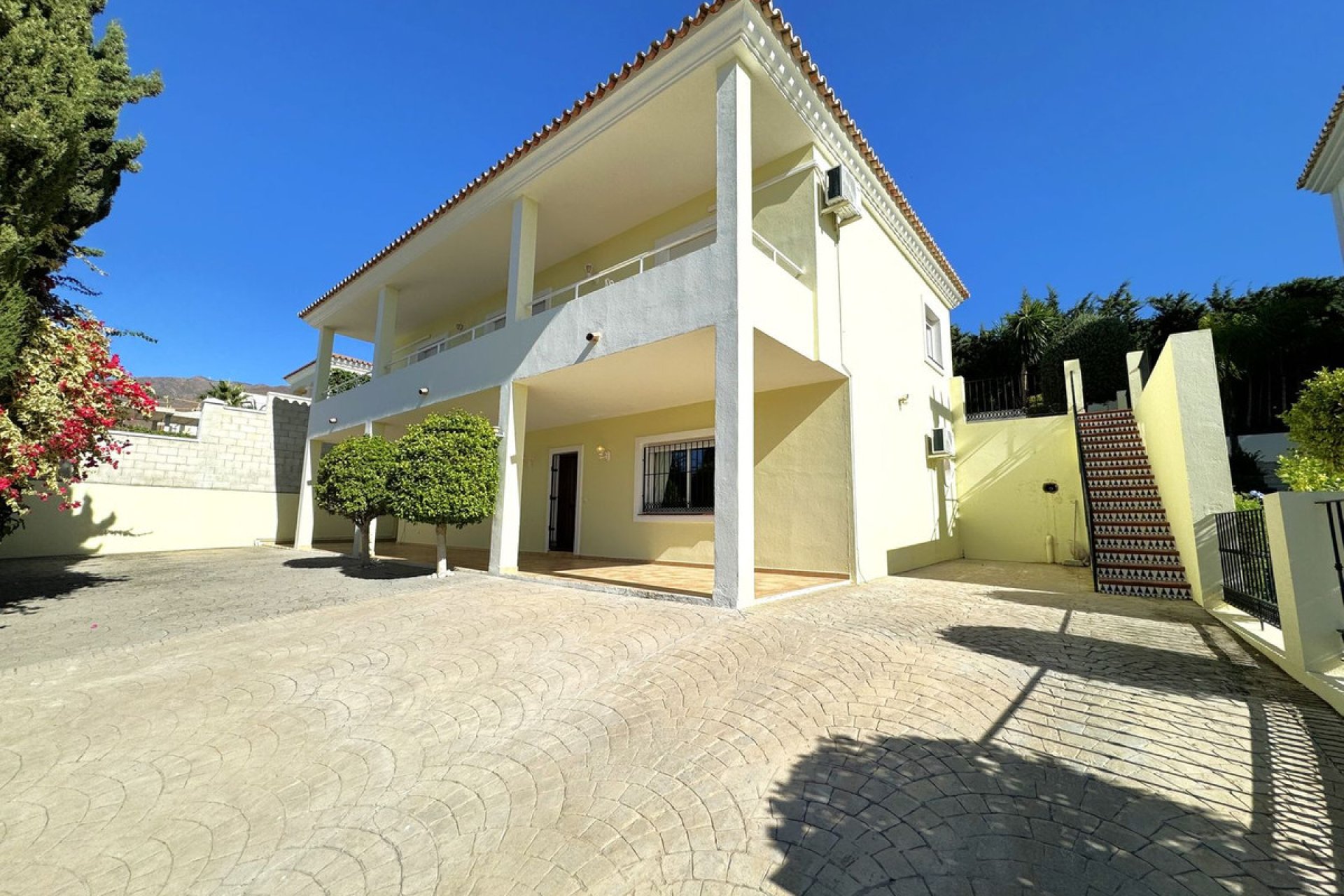 Resale - House - Detached Villa - Estepona - Estepona Centro