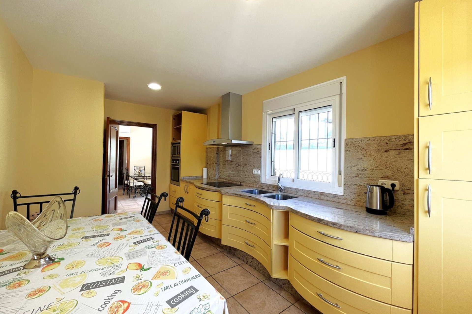 Resale - House - Detached Villa - Estepona - Estepona Centro