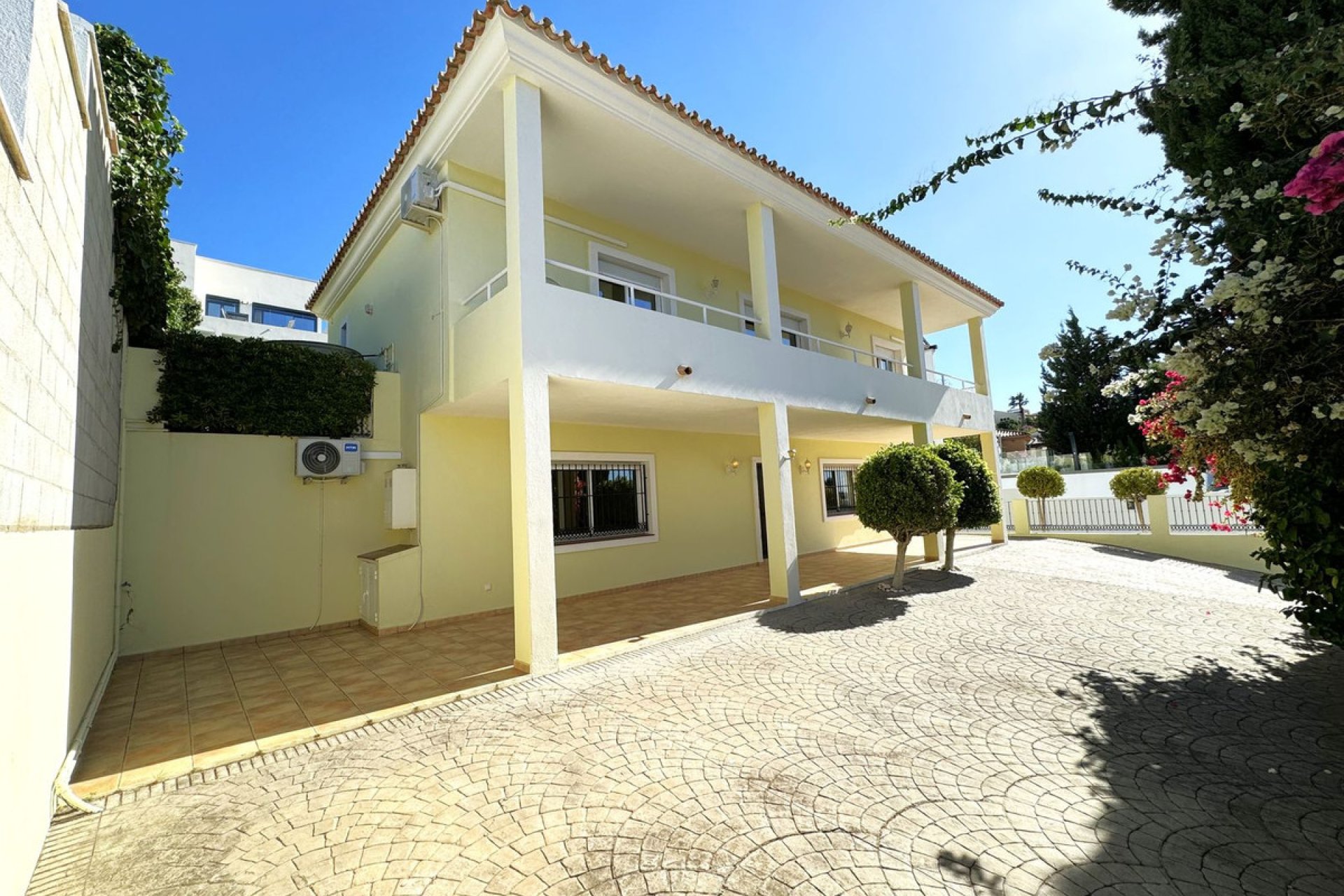 Resale - House - Detached Villa - Estepona - Estepona Centro