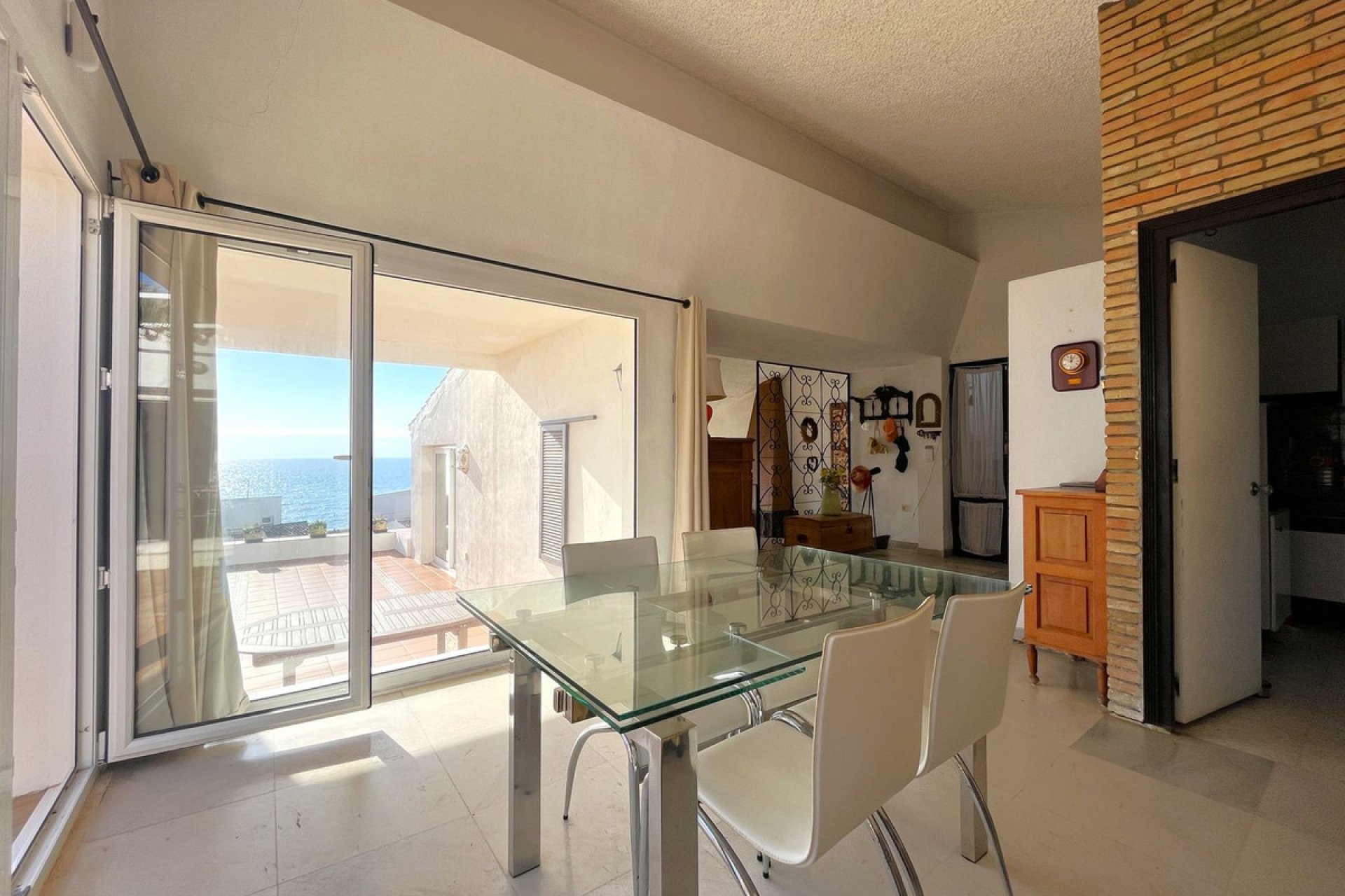 Resale - House - Detached Villa - Estepona - Estepona Centro