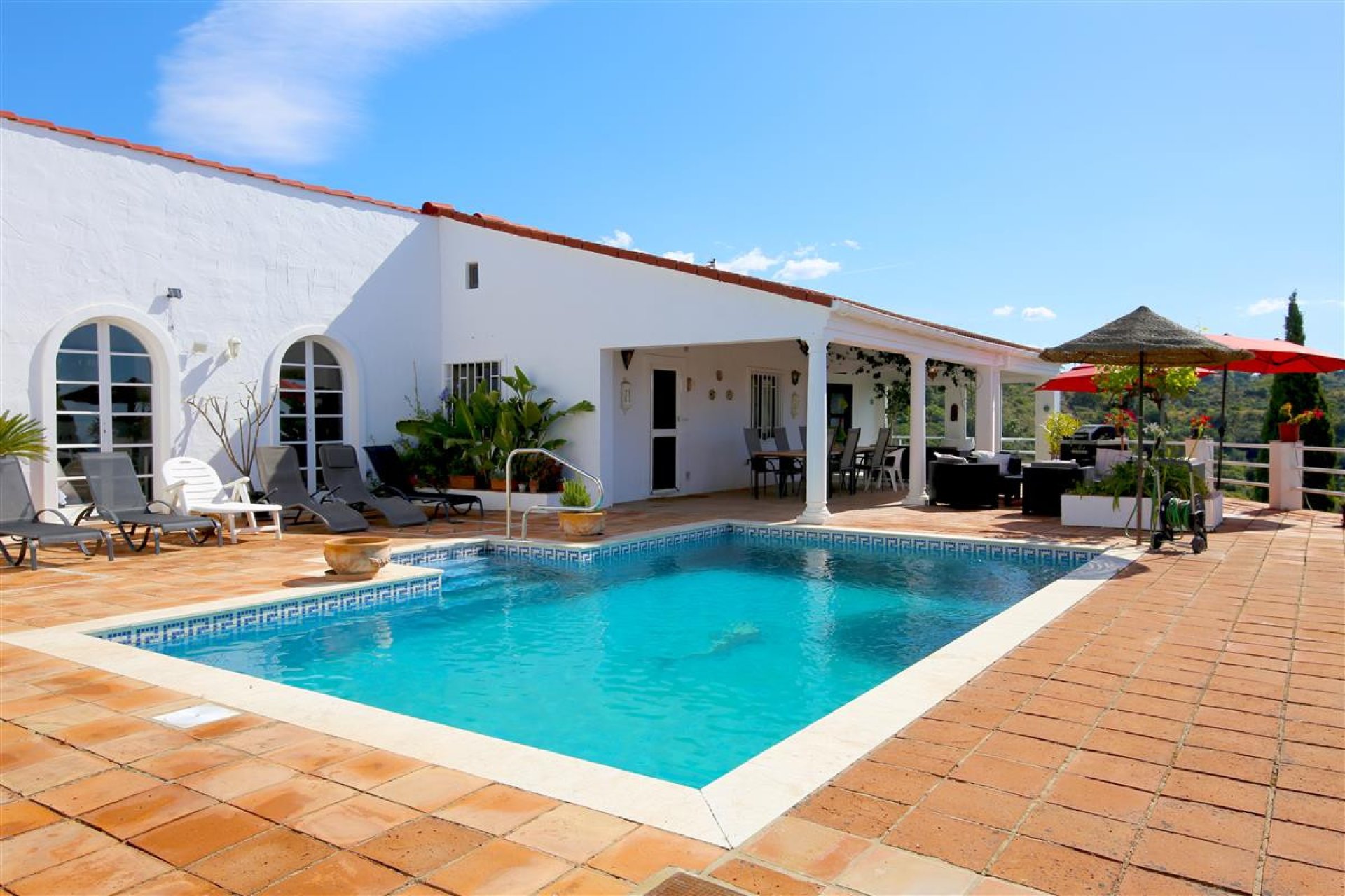 Resale - House - Detached Villa - Estepona - Estepona Centro