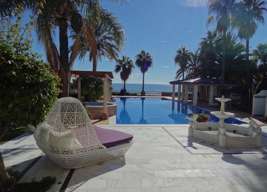 Resale - House - Detached Villa - Estepona - Estepona Centro