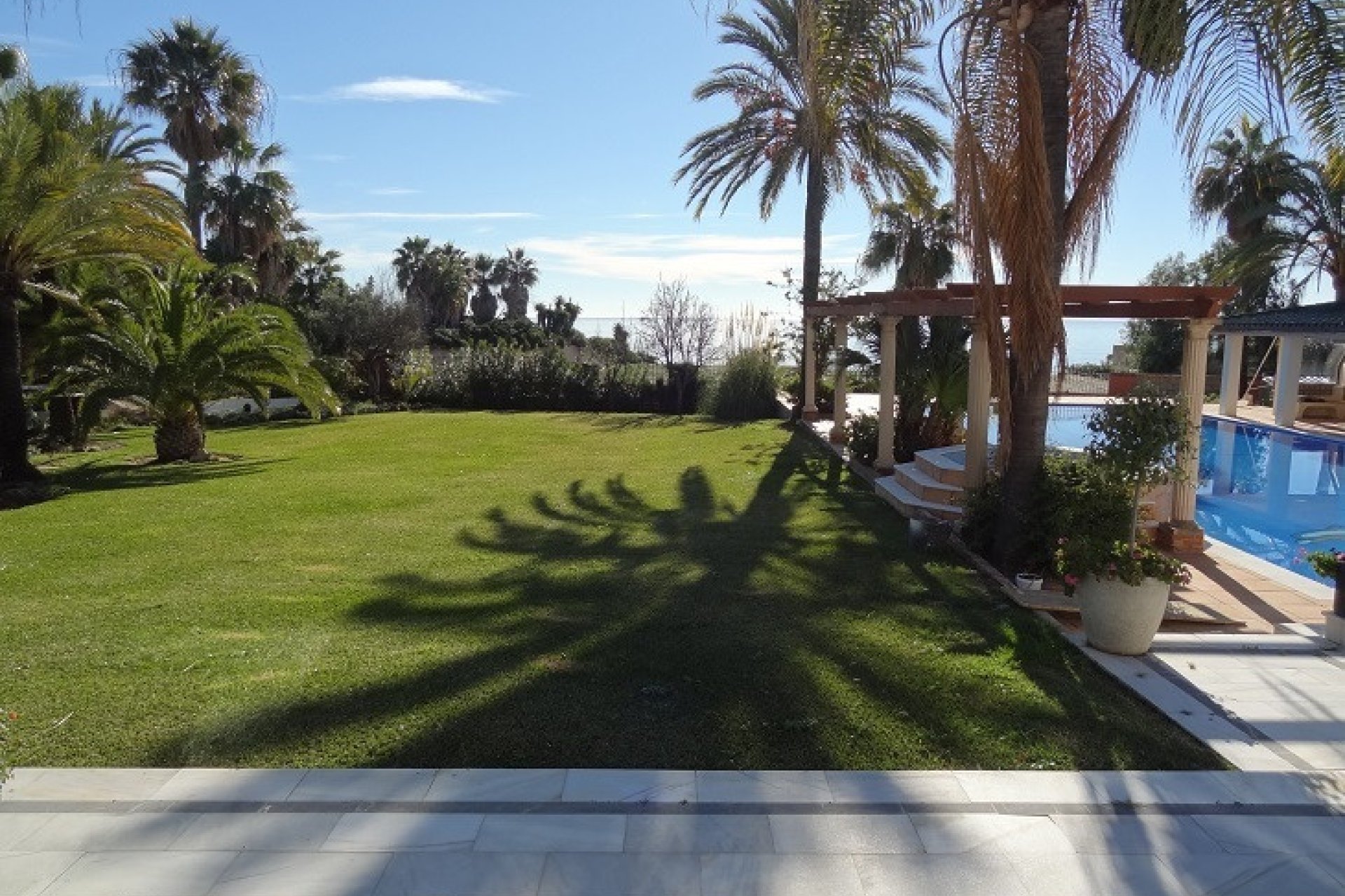 Resale - House - Detached Villa - Estepona - Estepona Centro