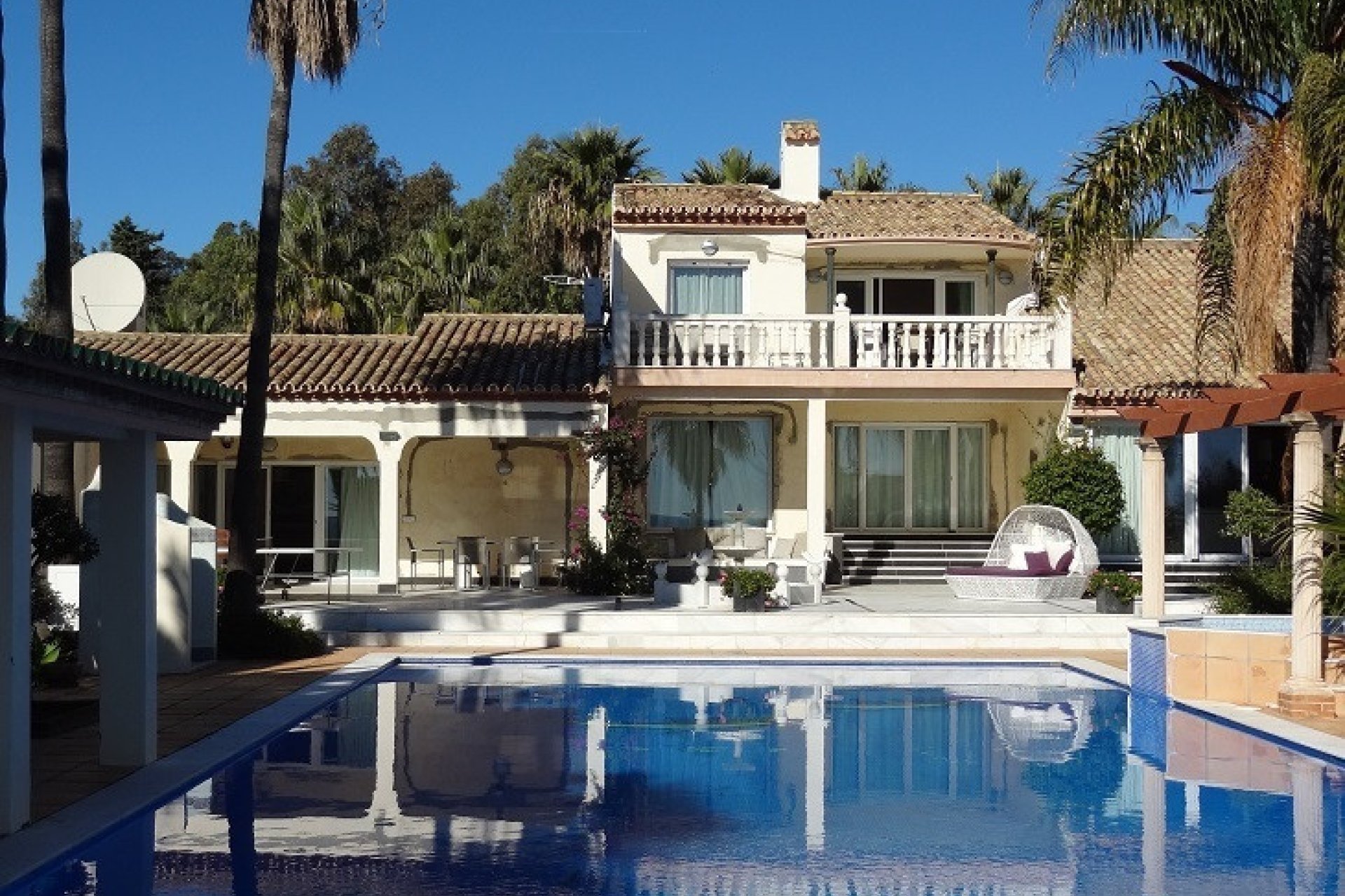 Resale - House - Detached Villa - Estepona - Estepona Centro