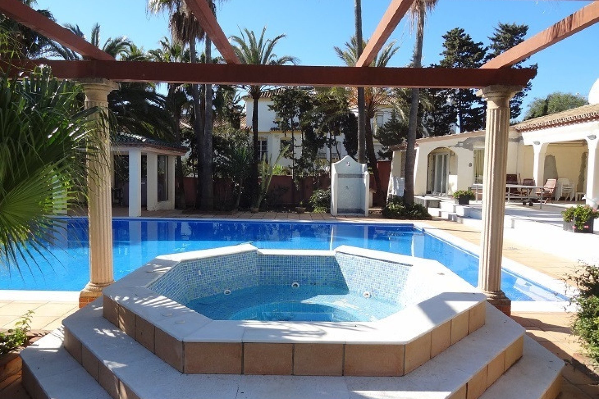 Resale - House - Detached Villa - Estepona - Estepona Centro