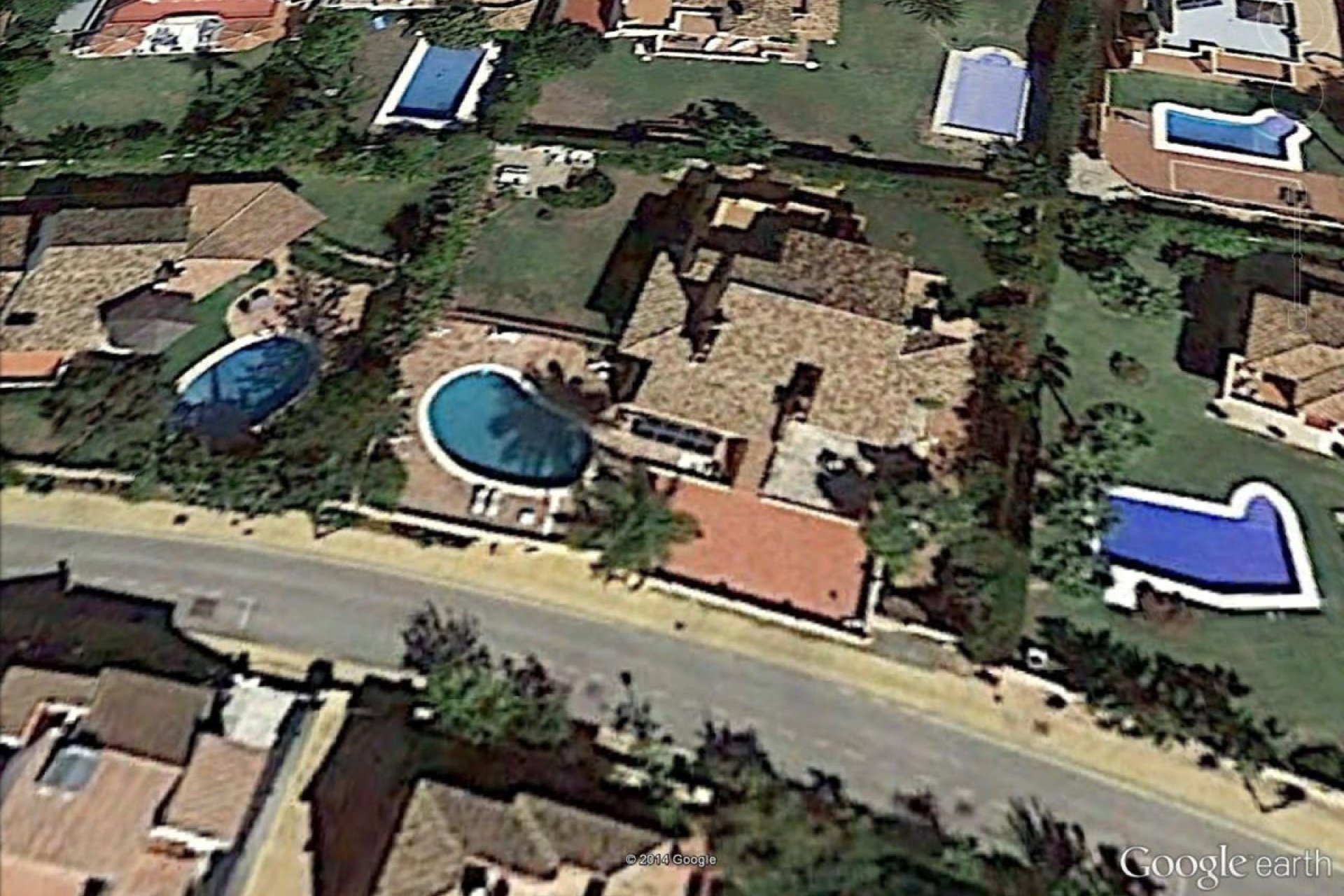 Resale - House - Detached Villa - Estepona - Estepona Centro