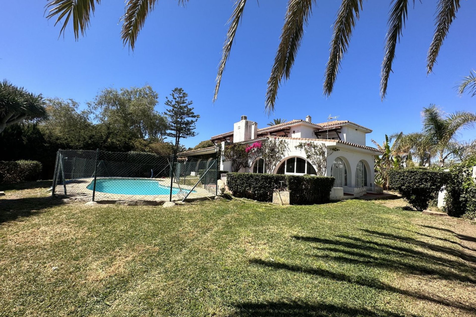 Resale - House - Detached Villa - Estepona - Estepona Centro