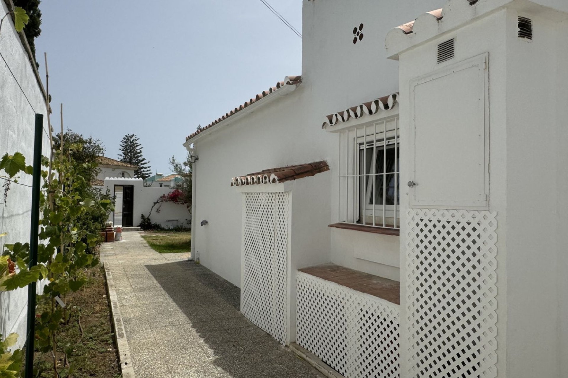 Resale - House - Detached Villa - Estepona - Estepona Centro