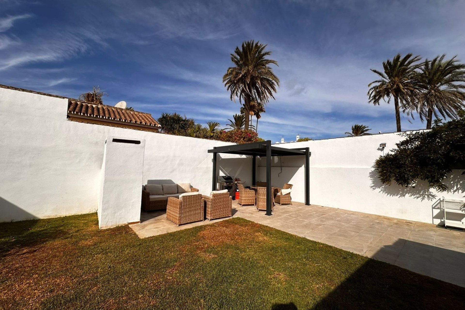 Resale - House - Detached Villa - Estepona - Estepona Centro