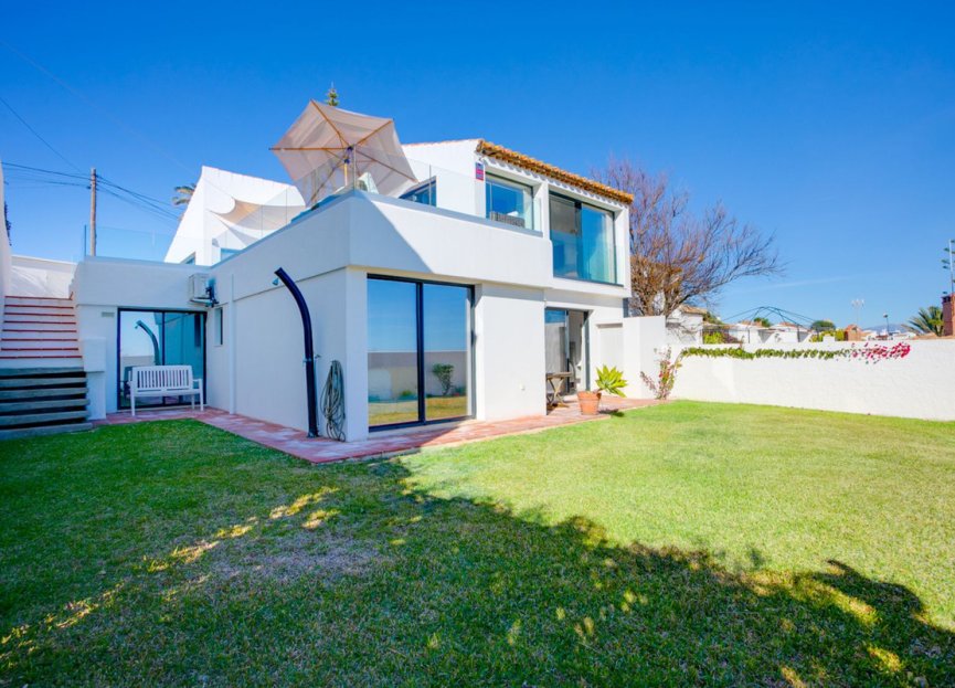 Resale - House - Detached Villa - Estepona - Estepona Centro