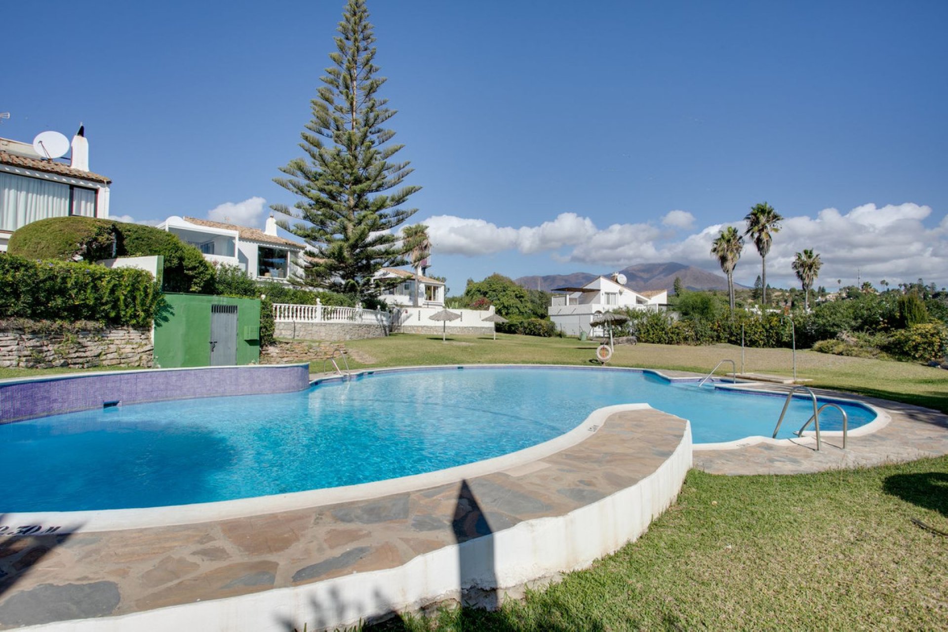 Resale - House - Detached Villa - Estepona - Estepona Centro