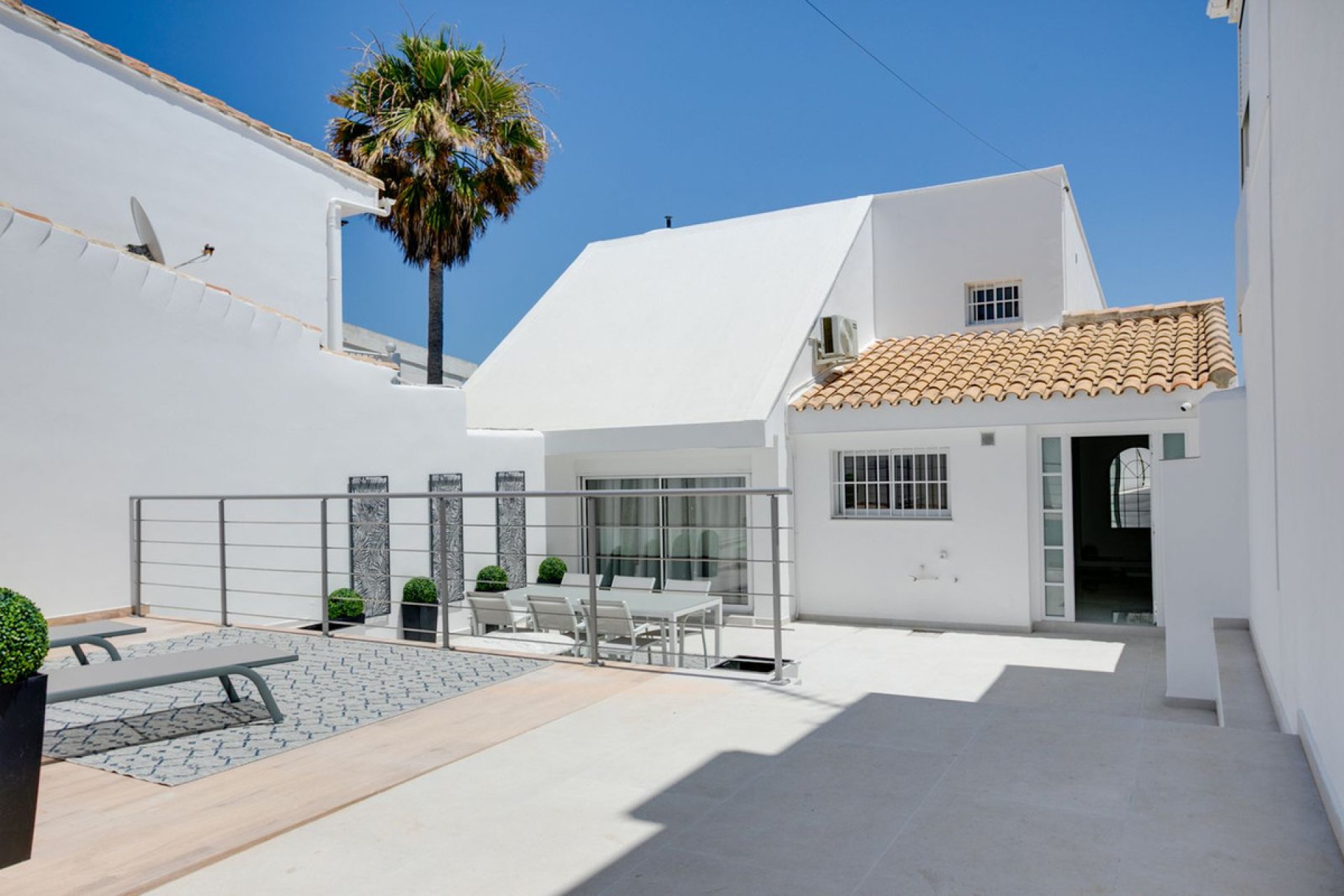 Resale - House - Detached Villa - Estepona - Estepona Centro